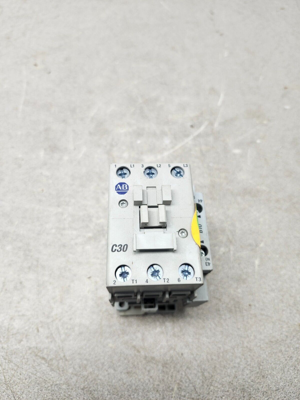 NEW NO BOX Allen Bradley Contactor 230VAC Coil 3-Pole 100-C30J00 Ser C