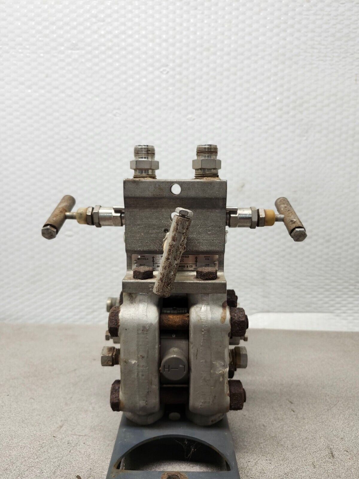 USED FOXBORO TRANSMITTER ELECTRONIC 823DP-D3S1SH2 WITH Manifold 6000psi M4TVIS-4