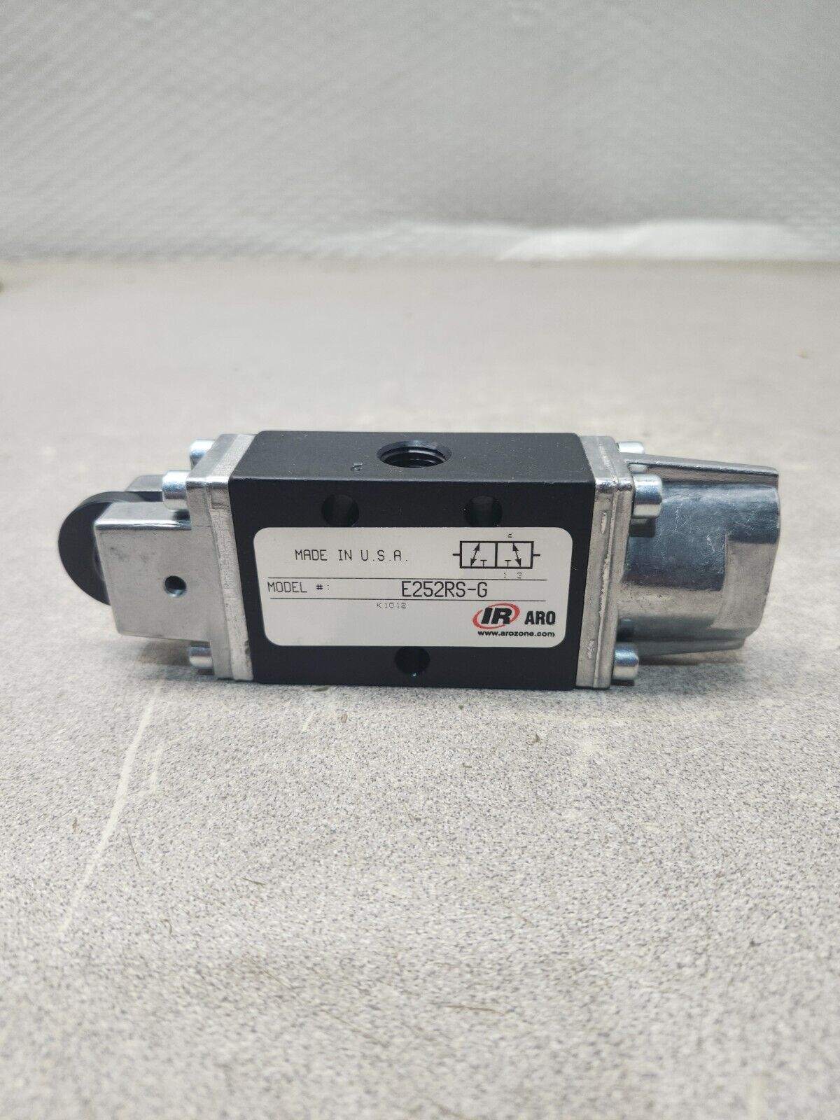 NEW IN BOX ARO PNEUMATIC VALVE E252RS-G