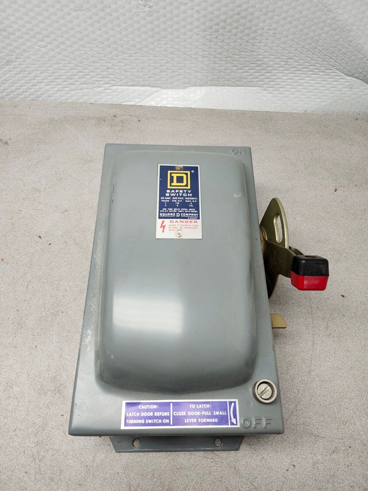 USED SQUARE-D SAFETY SWITCH 30 AMP 240 VAC B4 K-313297