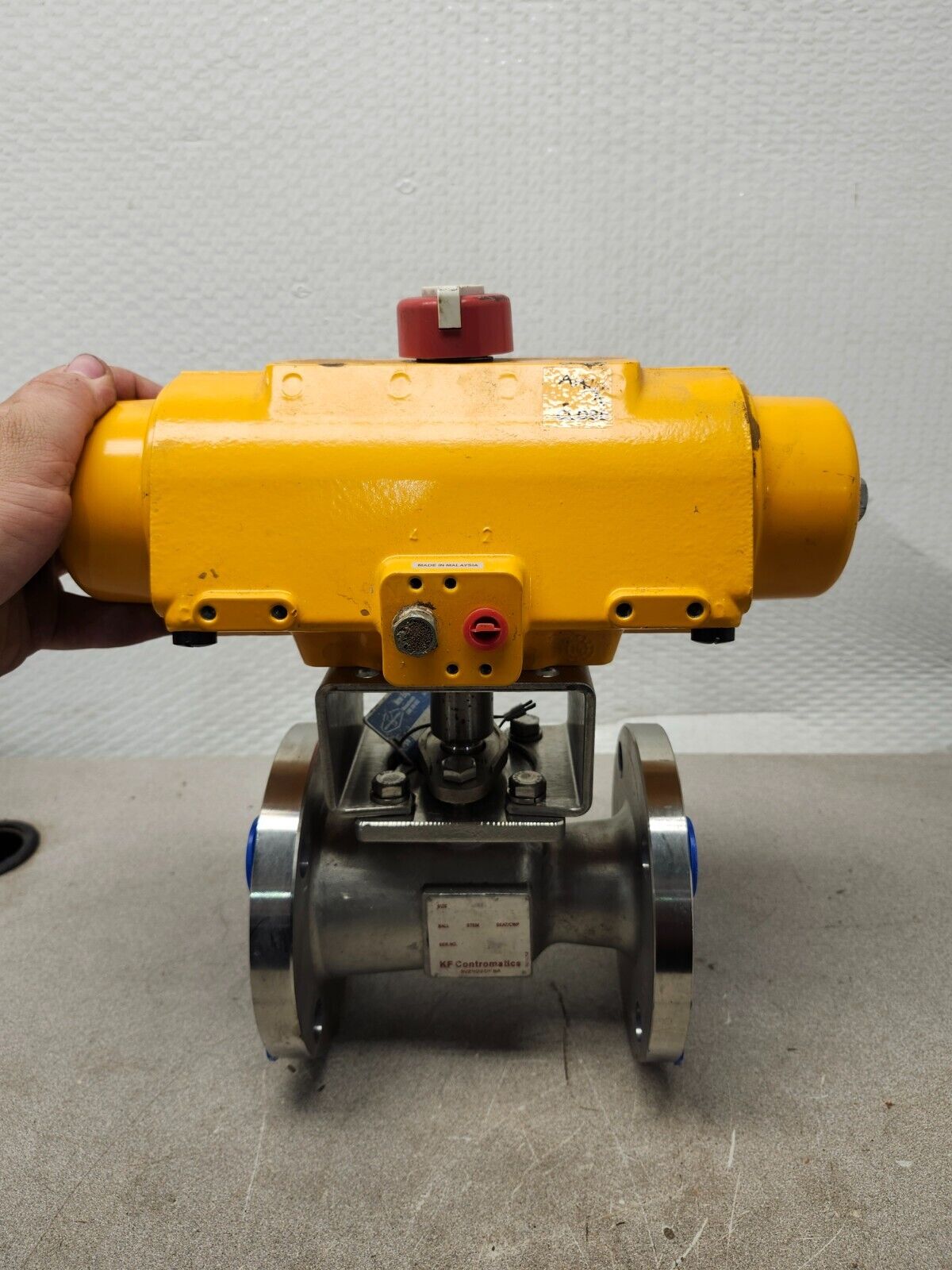 NEW NO BOX Hytork Actuator 2" - 150 CF8M 27SPSI EIA-XL0426-S80-A00 AVCO