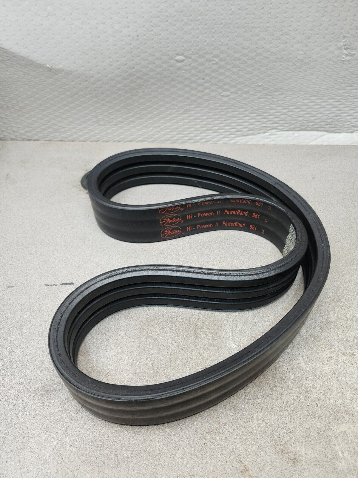 NEW IN BOX Gates Hi-Power II PowerBand V-Belt - 9093-3051, B51