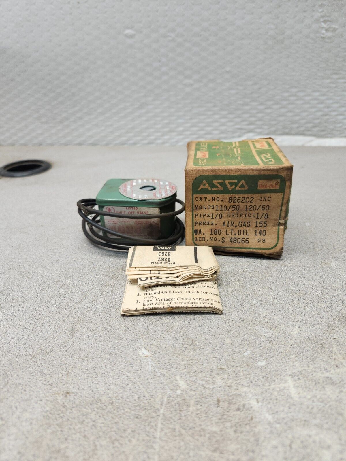 NEW IN BOX ASCO SOLENOID VALVE 1/8'' 120V/60HZ 8262C2