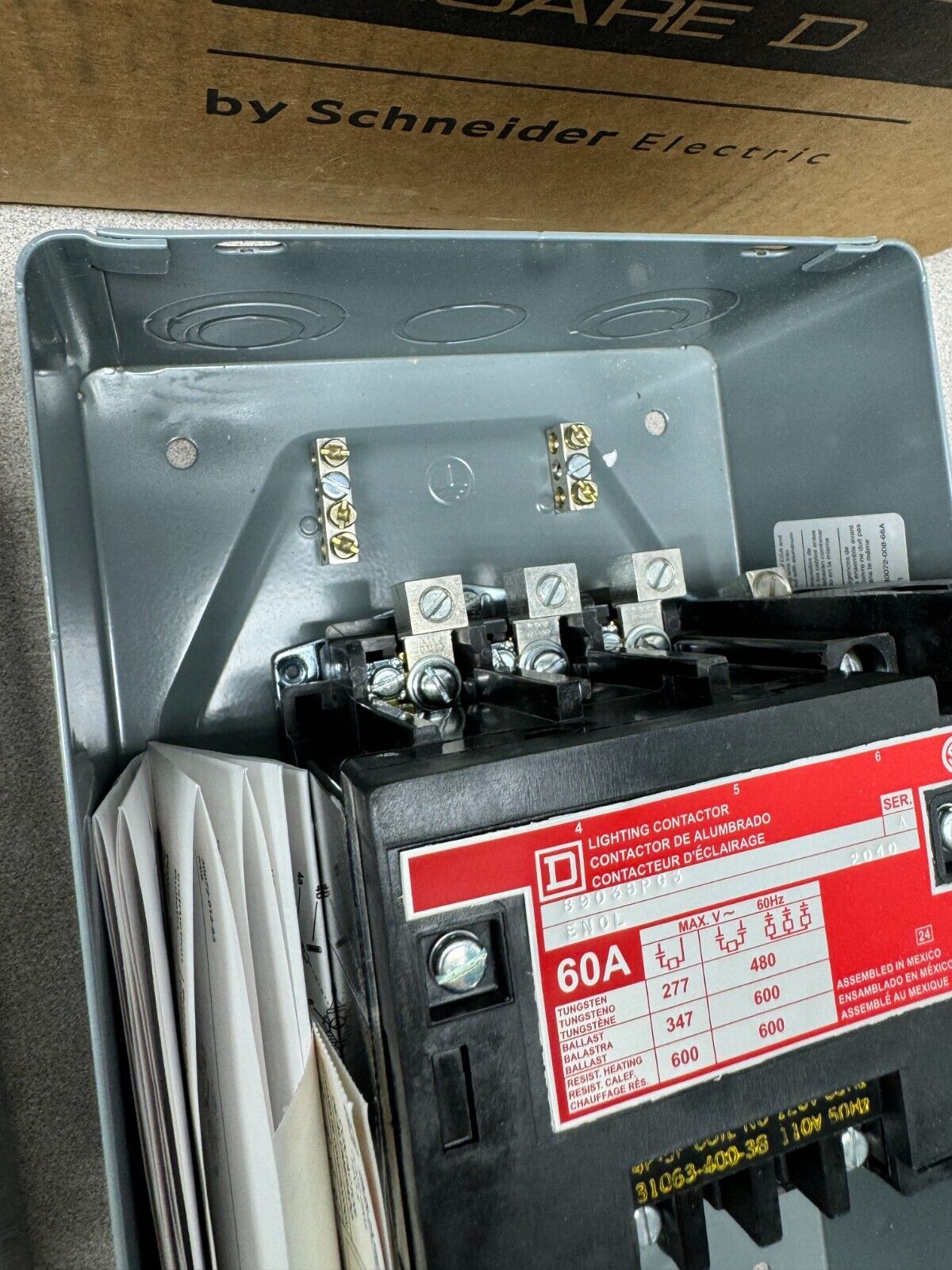 NEW SQUARE D 60AMP LIGHTING CONTACTOR IN ENCLOSURE 110/120V. COIL 8903SPG3V02