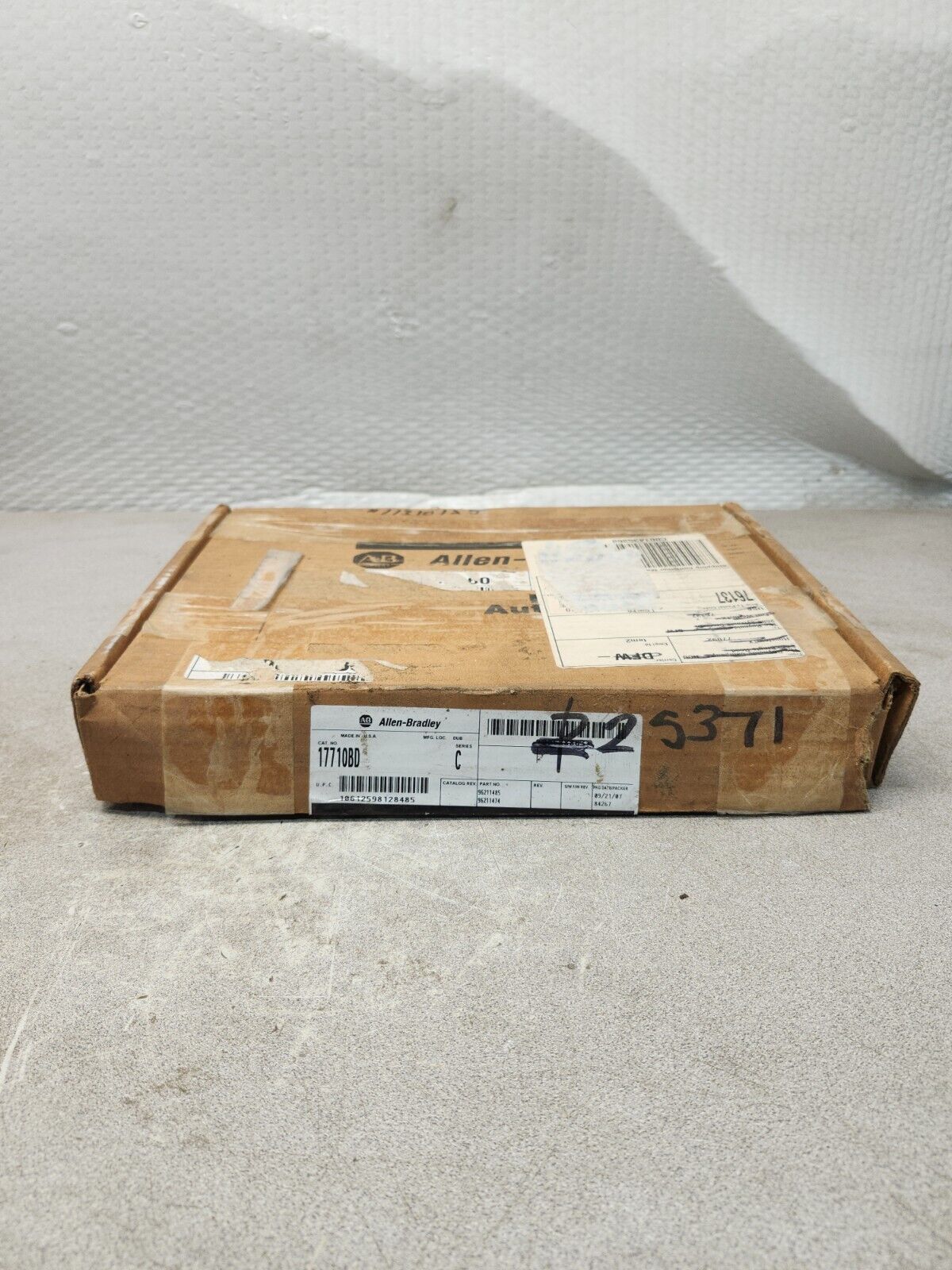 NEW IN BOX ALLEN BRADLEY OUTPUT MODULE 17710BD SER C
