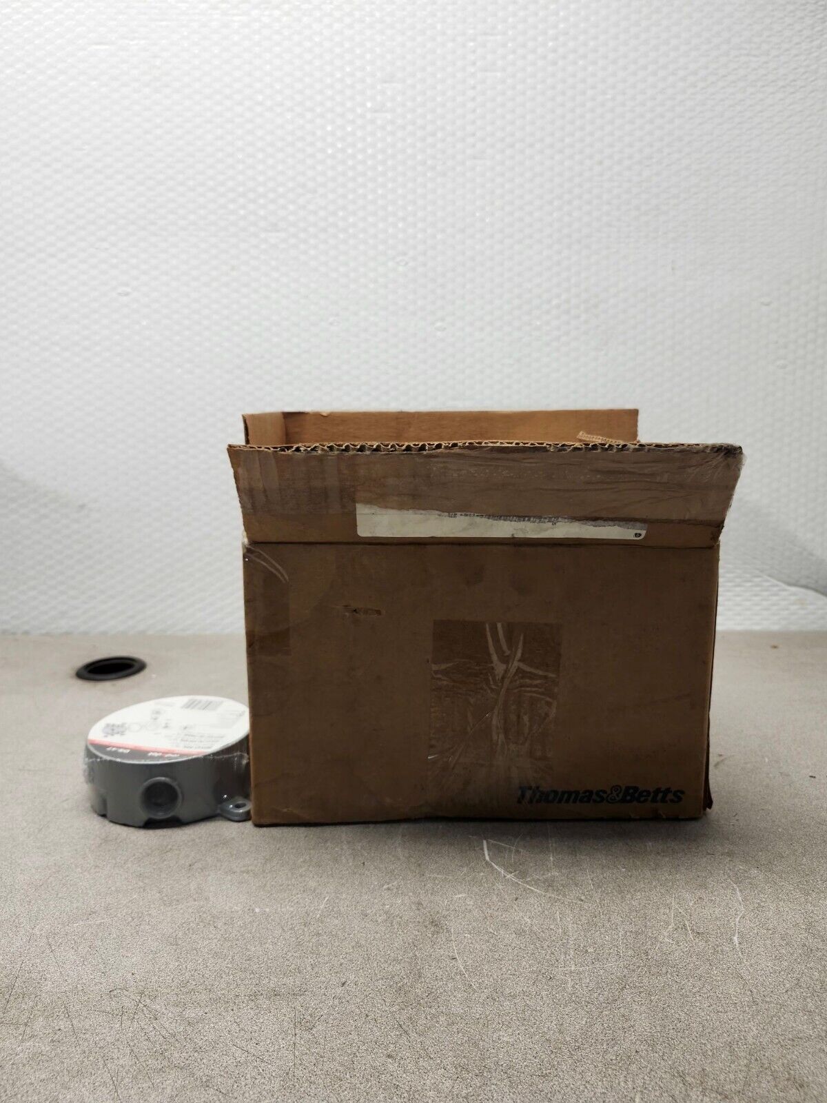 NEW Red Dot Outlet Box, Die Cast Aluminum, 16.3 cu-in Capacity, 5 Outlets, DS-47