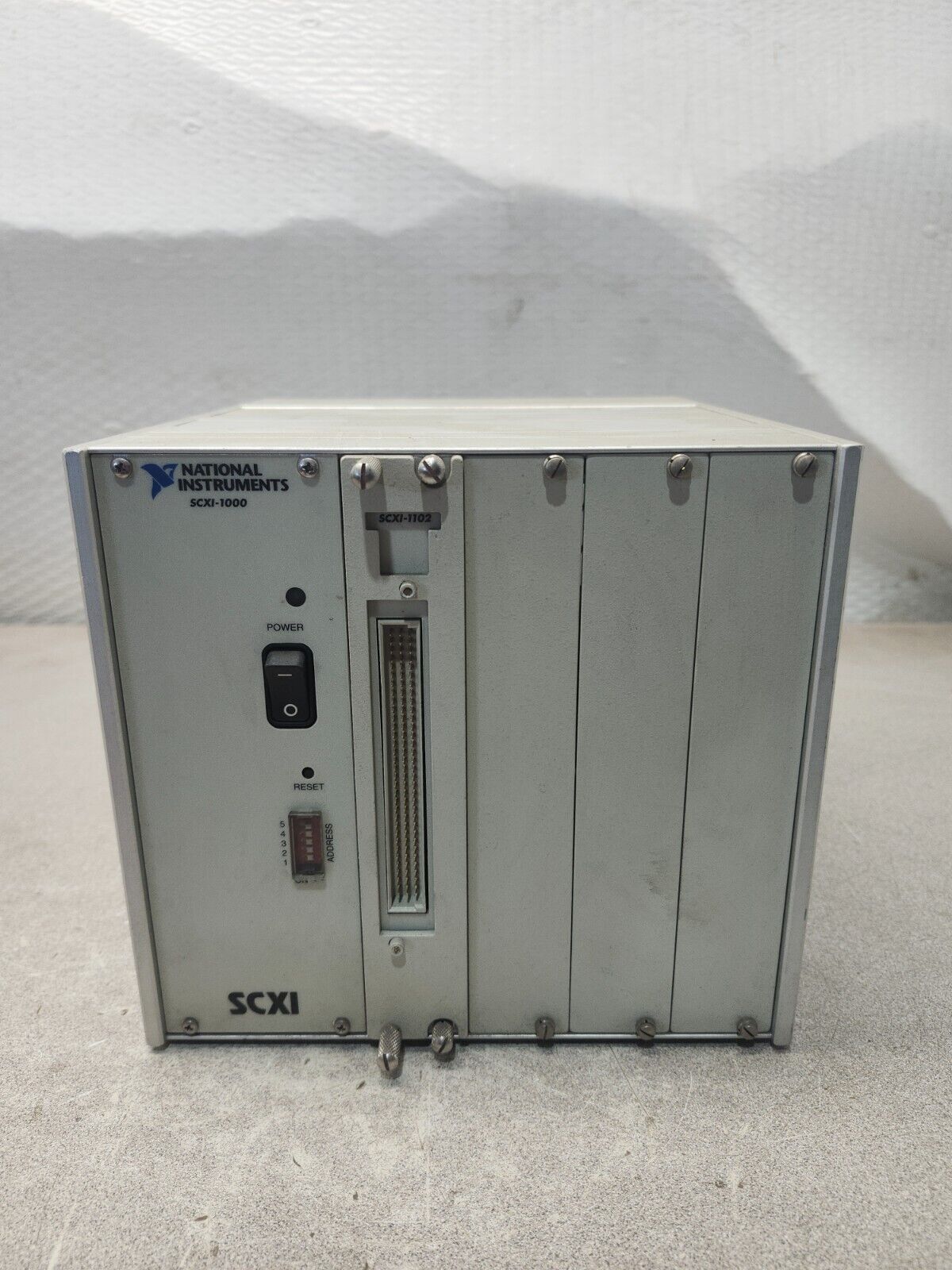 USED NATIONAL INSTRUMENTS CHASSIS 4 SLOT 100/240VAC SCXI1000