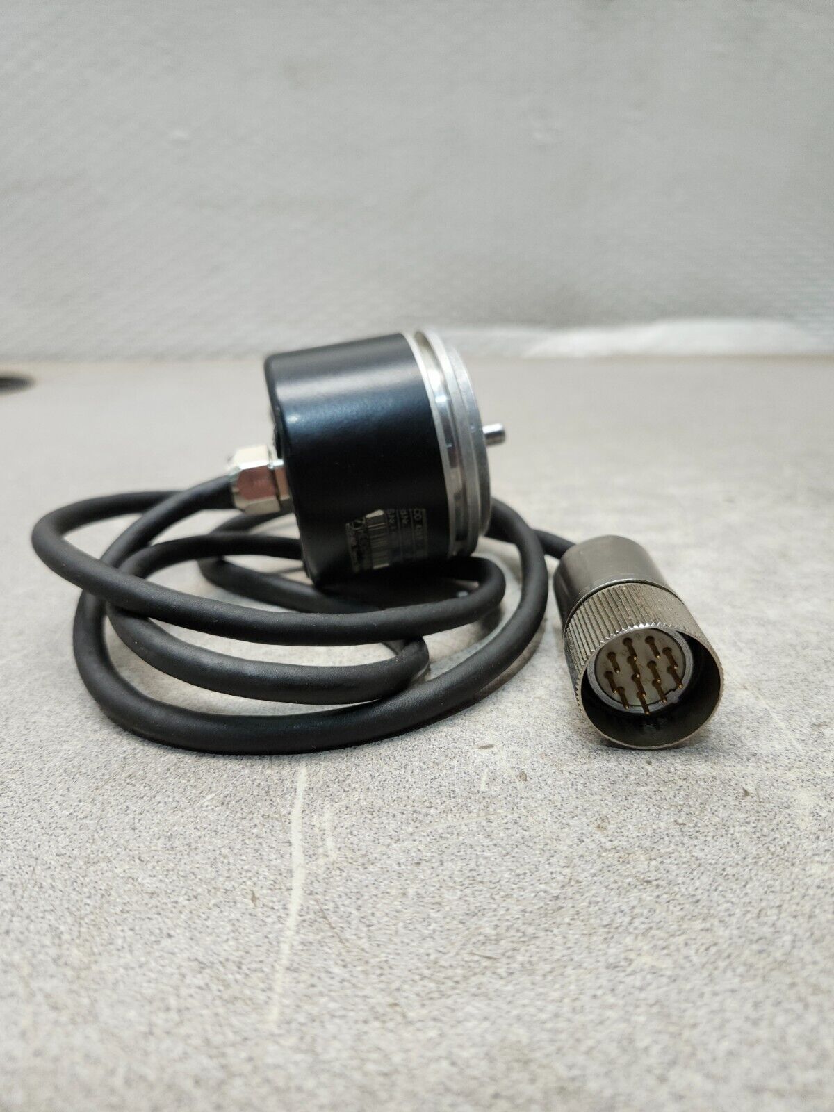 NEW IN BOX HEIDENHAIN ENCODER ROD 251 681 87