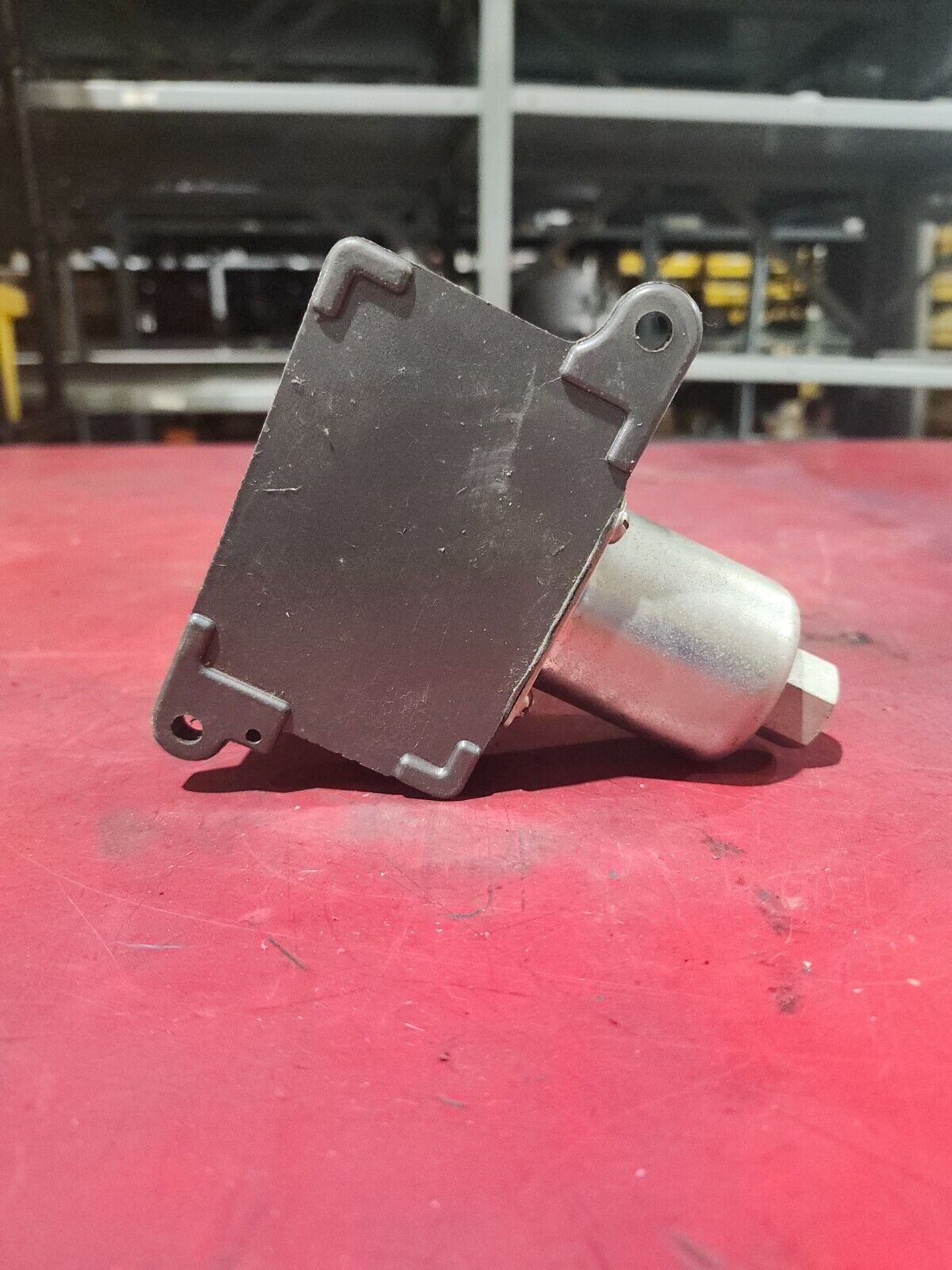 NEW NO BOX UNITED ELECTRIC PRESSURE SWITCH J6 156 9536 0-100 PSI