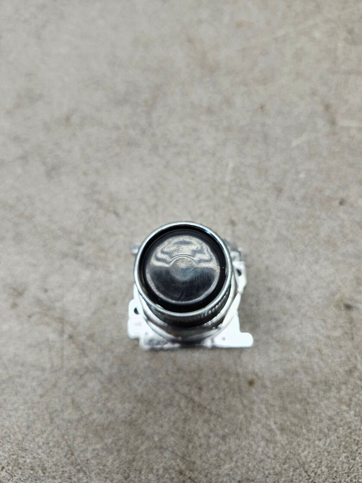 NEW IN BOX Cutler Hammer Roto Push Operator Button 10250T24110