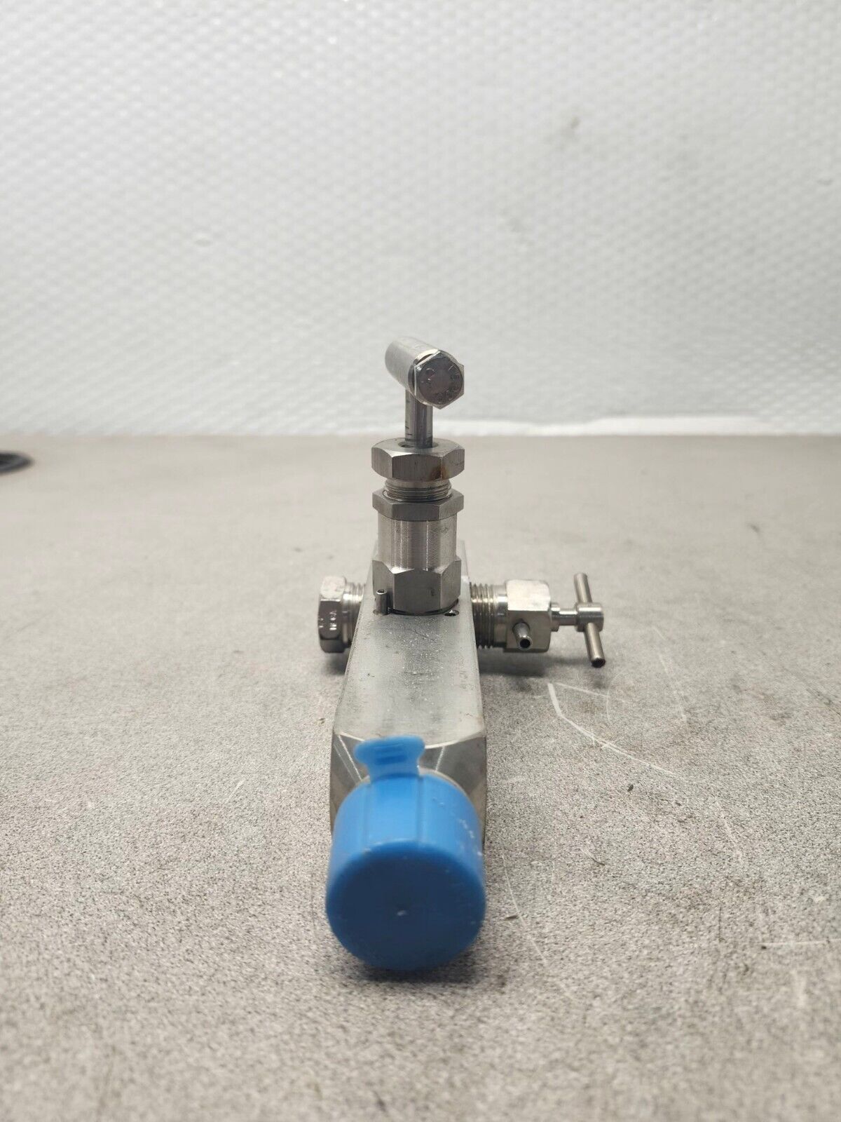 NEW NO BOX HEX VALVE DIVISION STAINLESS STEEL HG481U323F411
