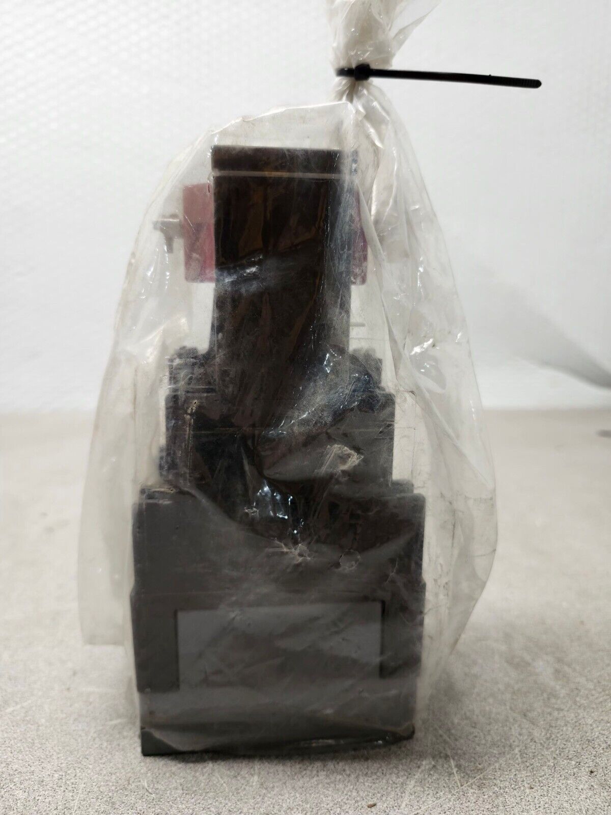 NEW NO BOX Hammer Relay Type M With Latch 300 Volt AC COIL 120 V 60 HZ D23MR802