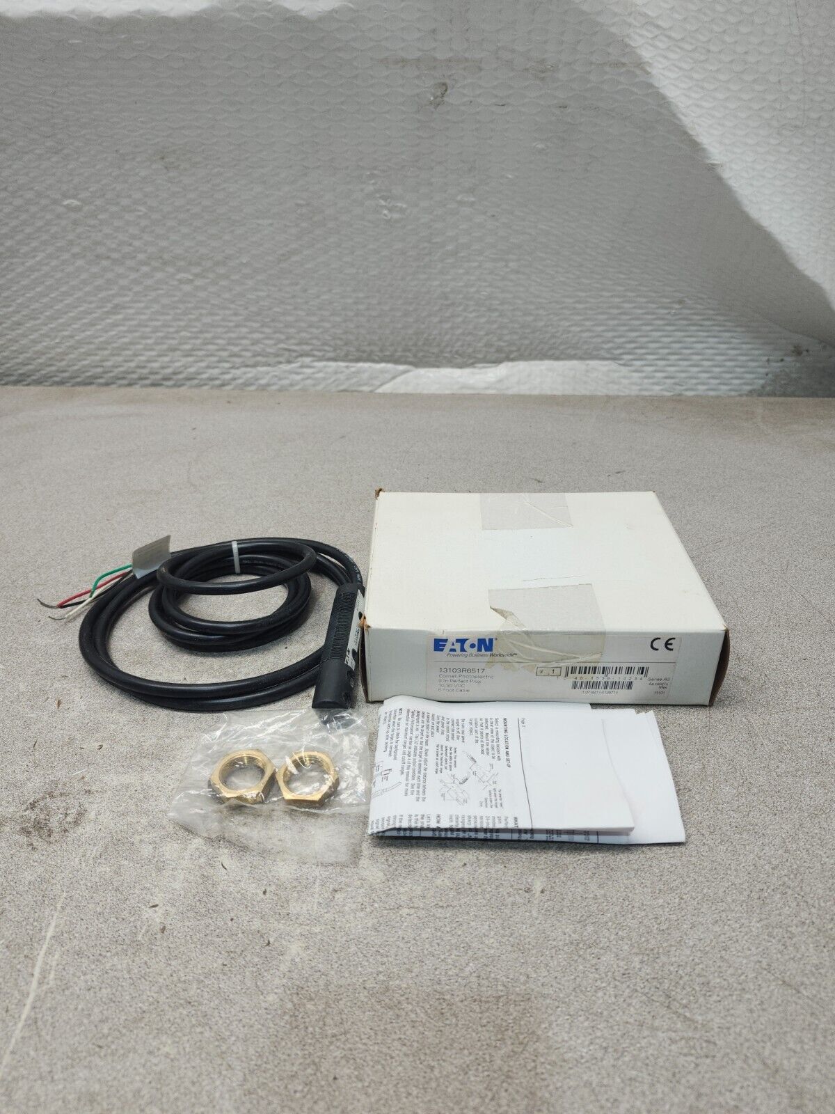 NEW IN BOX Eaton CORNET PHOTOELECTRIC SENSOR 10-30VDC 6 FOOT CABLE 13103R6517