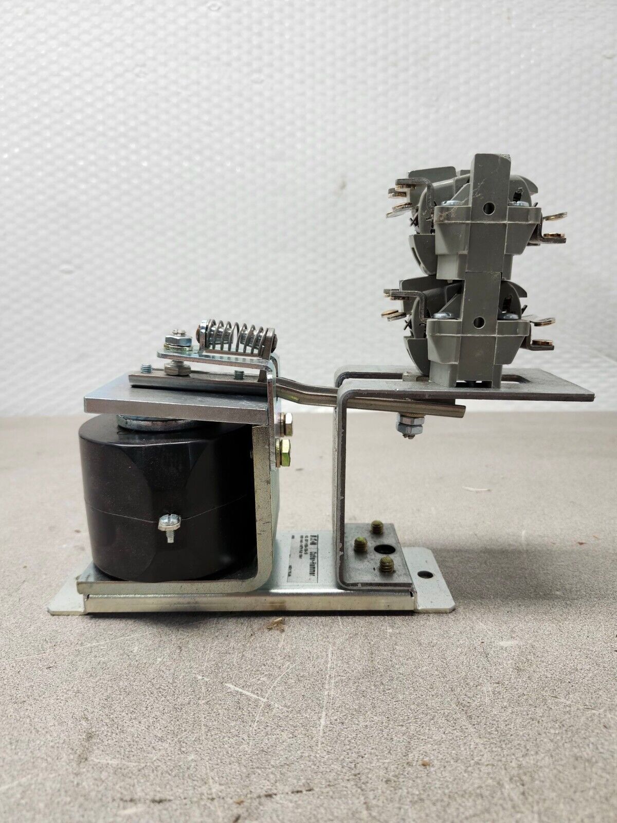 NEW NO BOX CUTLER HAMMER EATON 230VDC CONTACTOR 6011H23-103-15