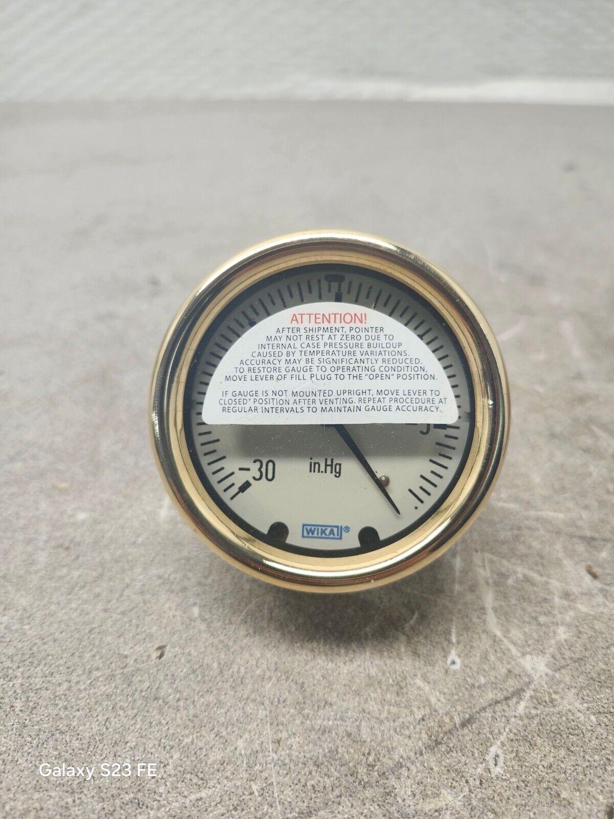 NEW WITH BOX WIKA Pressure Gage 0-2000 PSI 1/4 NPT CBM TYPE 213.40 2.5