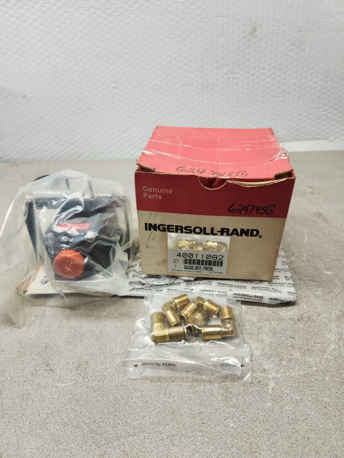 NEW IN BOX Ingersoll Rand Industrial Differential Pressure Flow Gauge 40011082