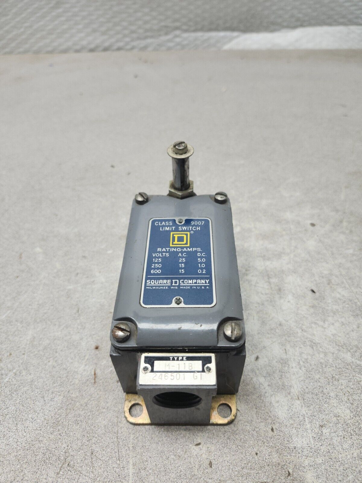 NEW IN BOX SQUARE D Heavy Duty Limit Switch CLASS 9007 M-11B