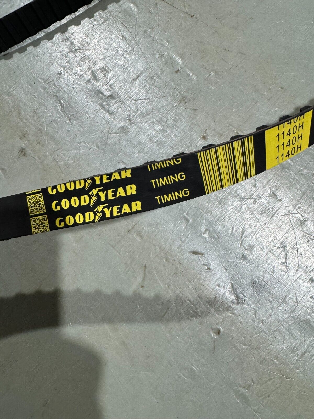 FACTORY NEW GOODYEAR SYNCHRONOUS Trapezoidal TIMING BELT 1140H075