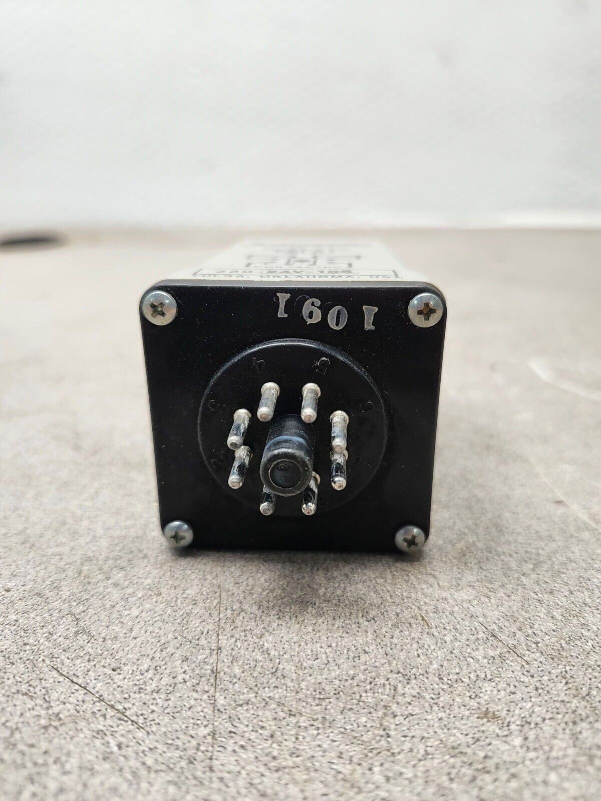 NEW IN BOX SIGNALINE TIME DELAY RELAY 330-24V-10S