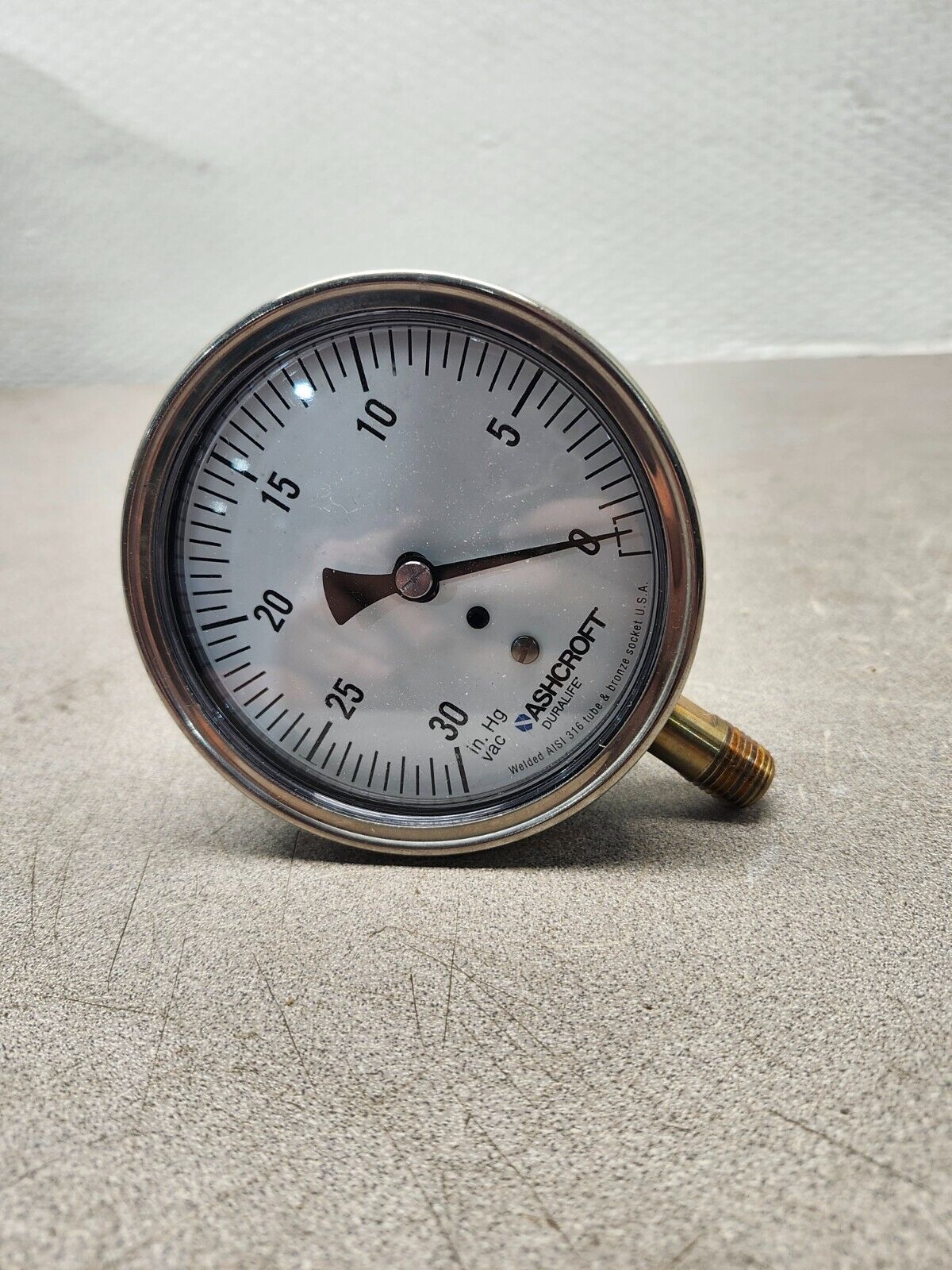 NEW IN BOX ASHCROFT INDUSTRAL GAUGE 35-1009-AW-02L-30/OIMV