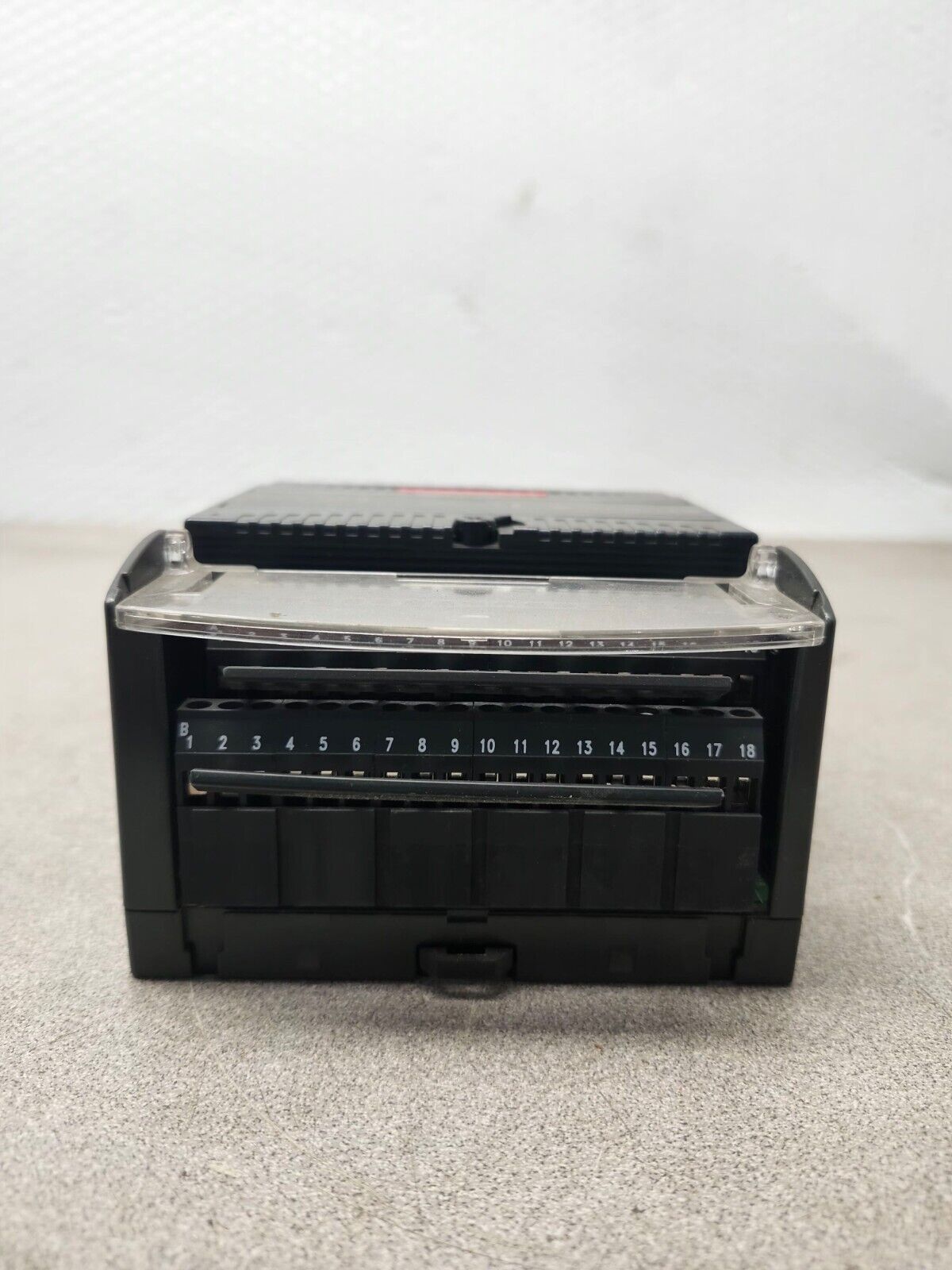 USED GE Fanuc VersaMax Discrete 120V Output Module IC200MDL330E