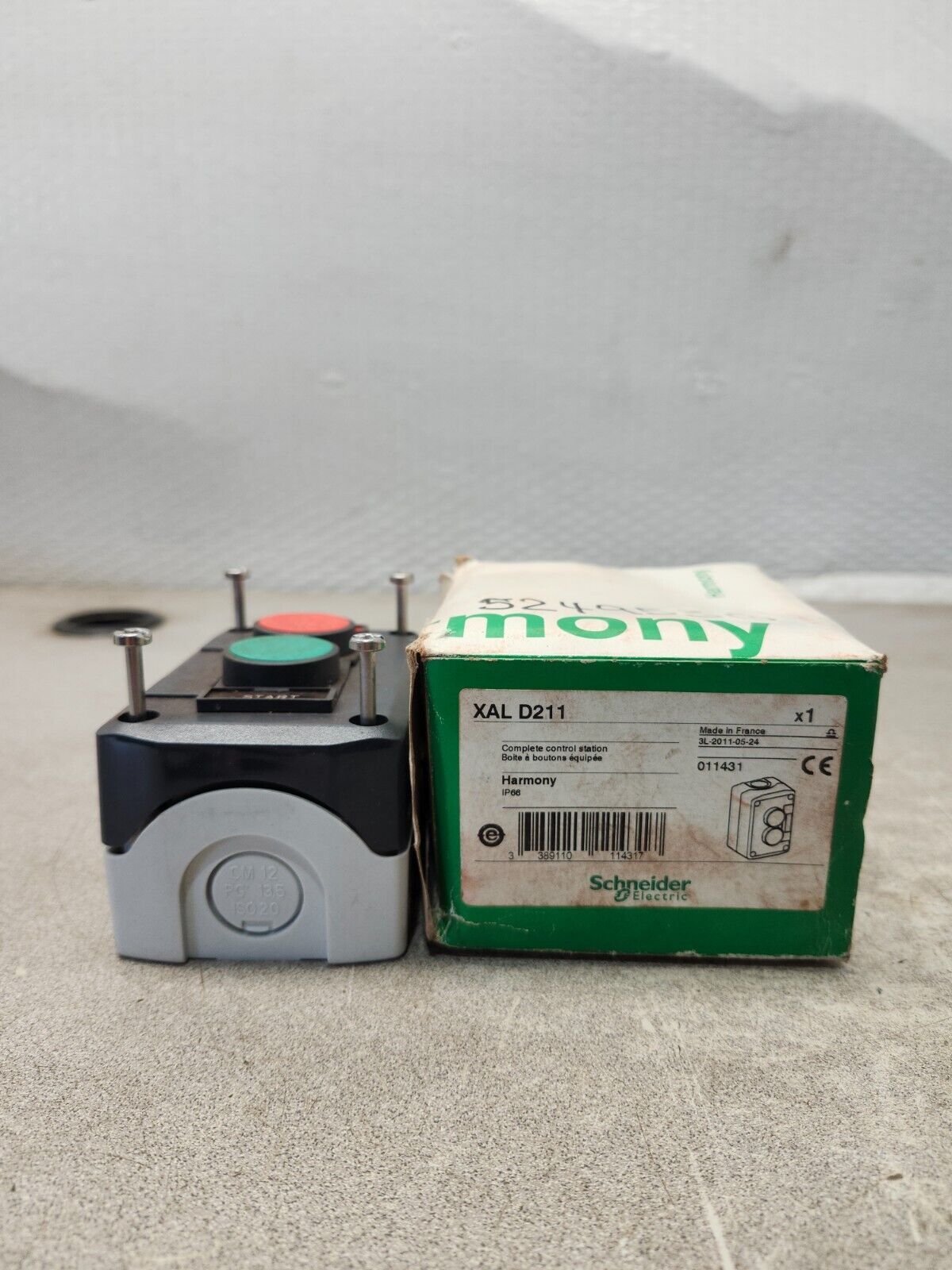 NEW IN BOX SCHNEIDER ELECTRIC COMPLETE CONTROL STATION XAL D211