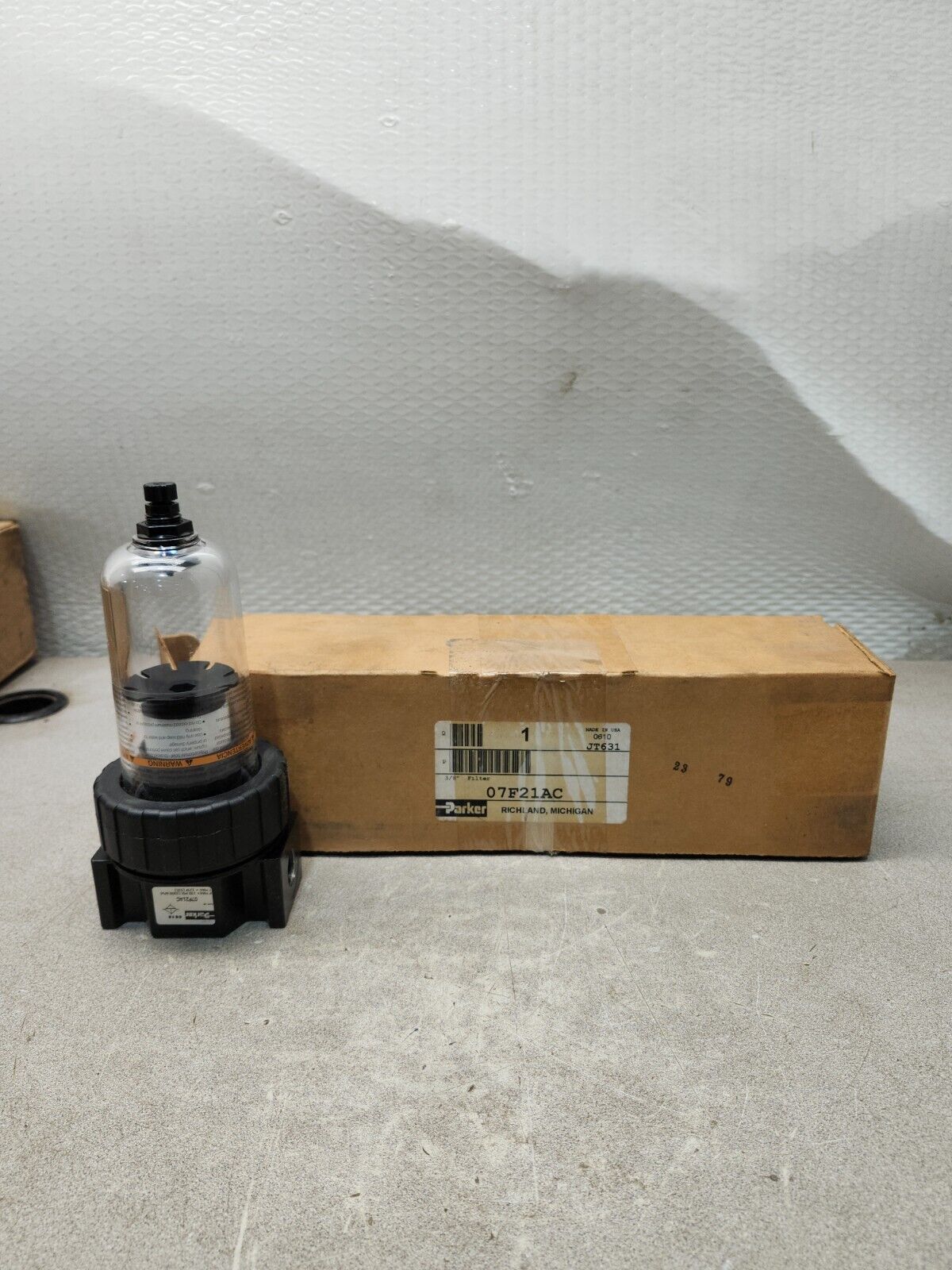 NEW IN BOX PARKER PNEUMATIC FILTER 3/8" 07F21AC