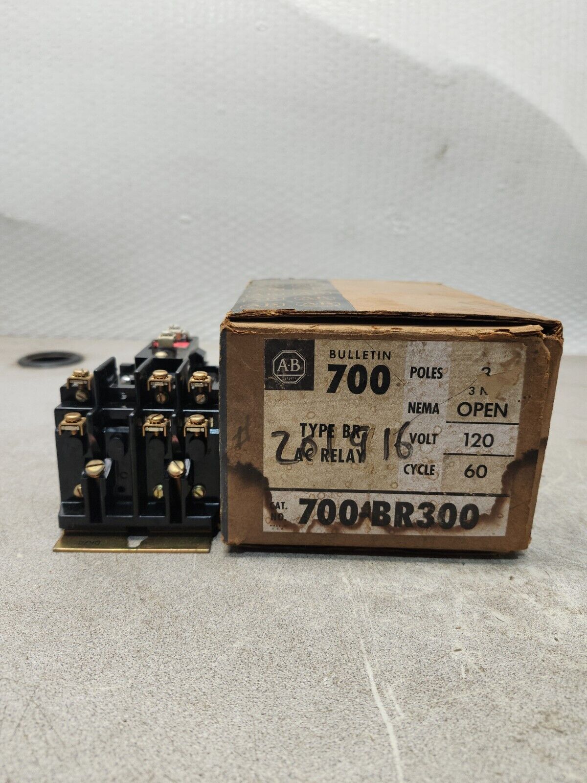 NEW IN BOX ALLEN BRADLY TYPE BR AC RELAY 120V COIL 700BR300