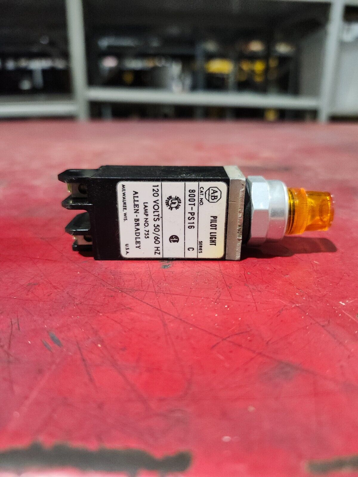 NEW IN BOX Allen-Bradley Pilot Light 120V 60HZ 800T-PS16A SER C