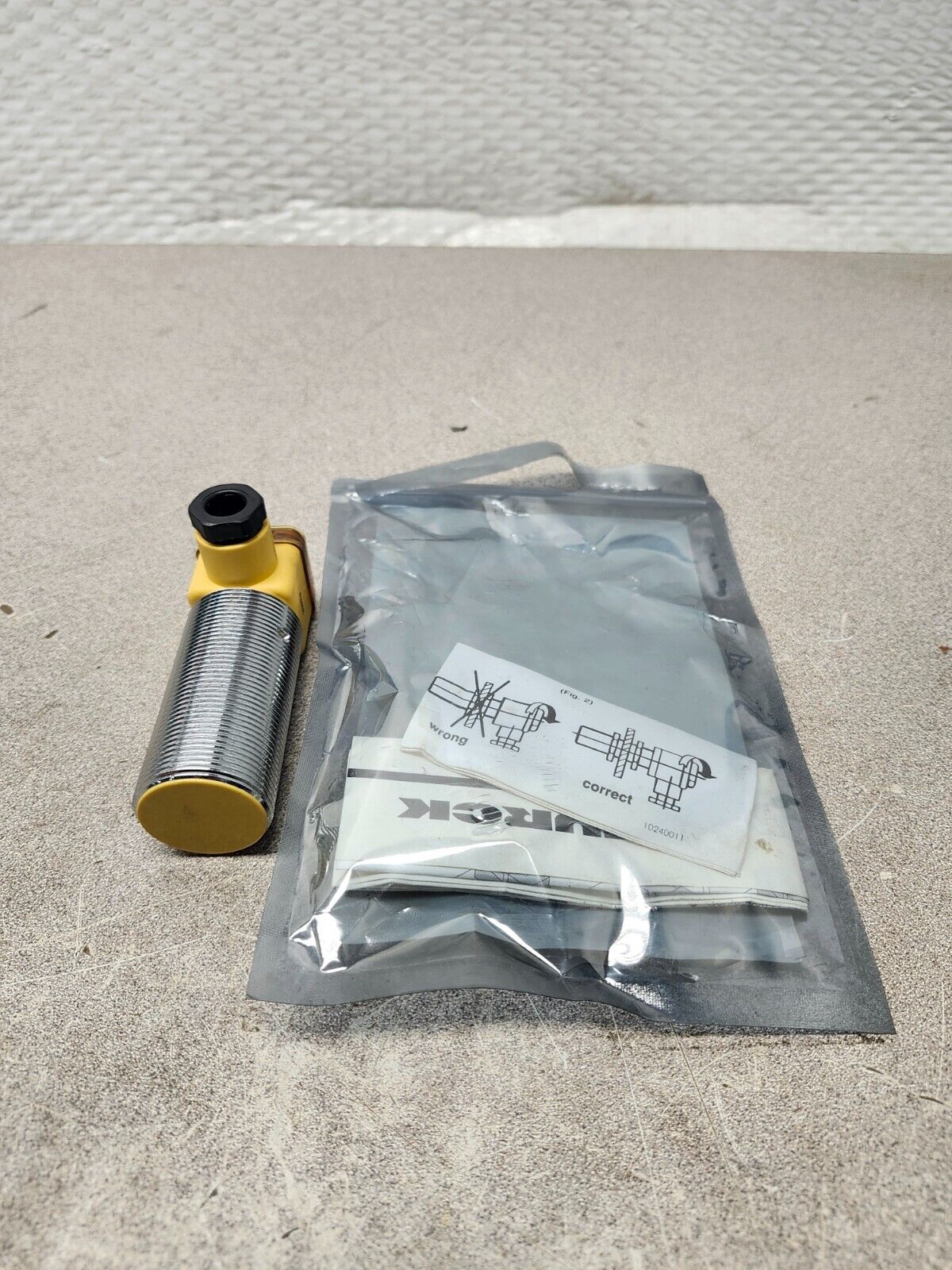 NEW IN BAG TURCK 2 Proximity Sensor 20-250VAC BI10-G30SK-AZ3X2