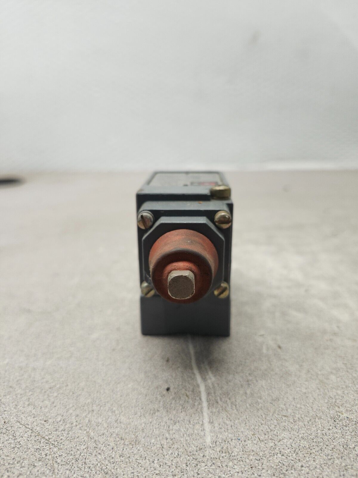 NEW NO BOX CUTLER HAMMER LIMIT SWITCH 10316H6815C