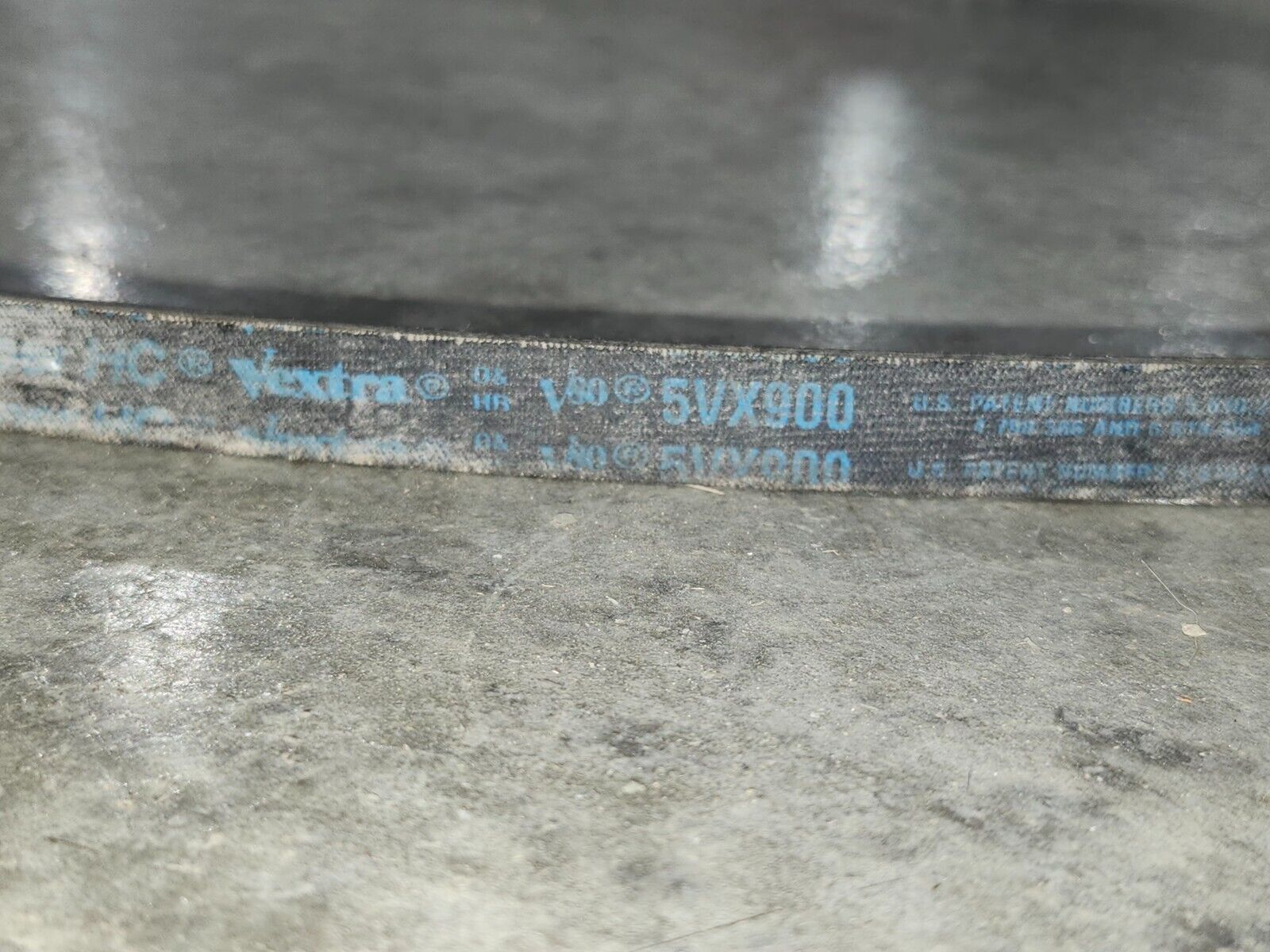 NEW SURPLUS VEXTRA V-BELT 5VX900