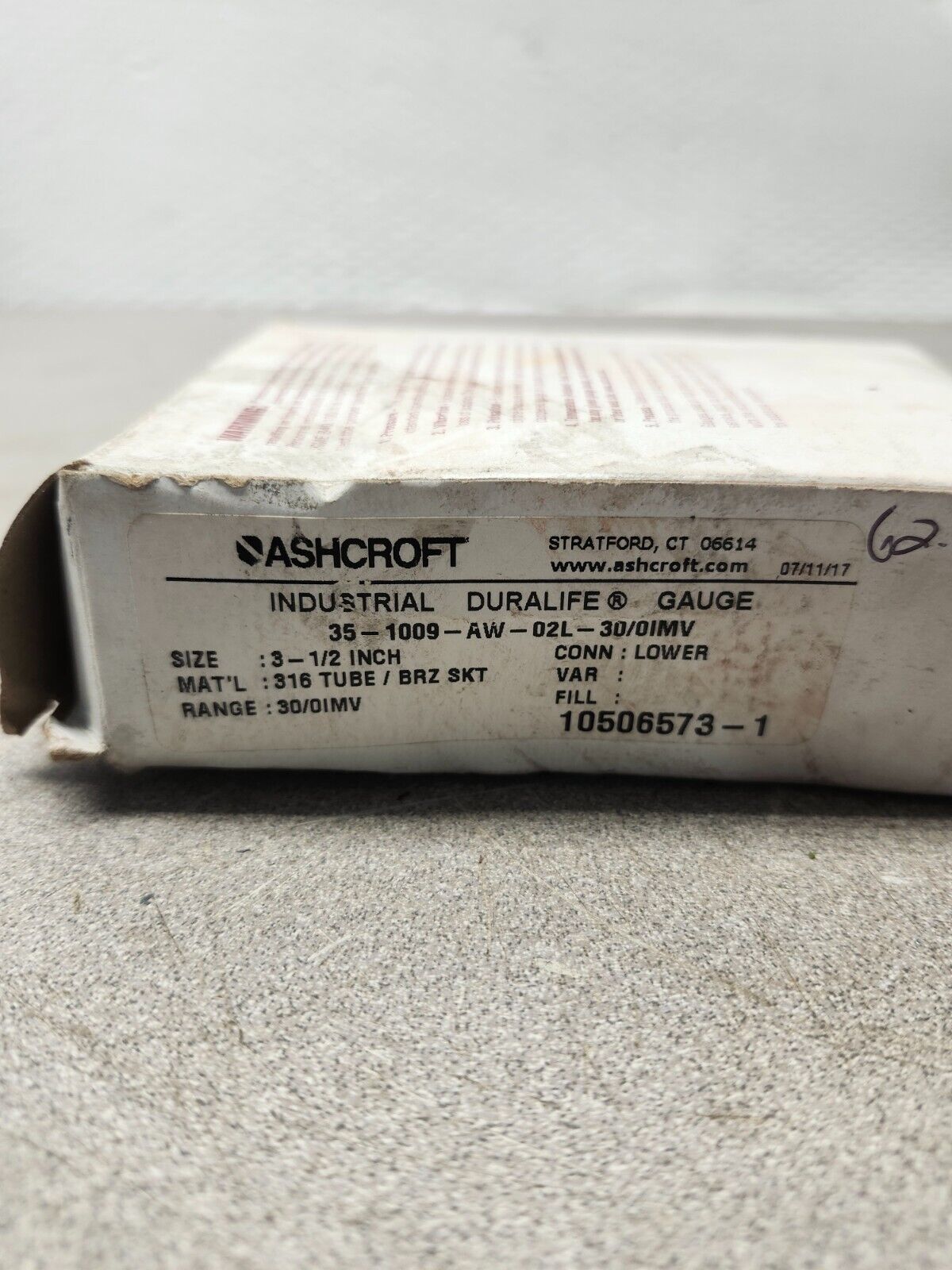 NEW IN BOX ASHCROFT INDUSTRAL GAUGE 35-1009-AW-02L-30/OIMV