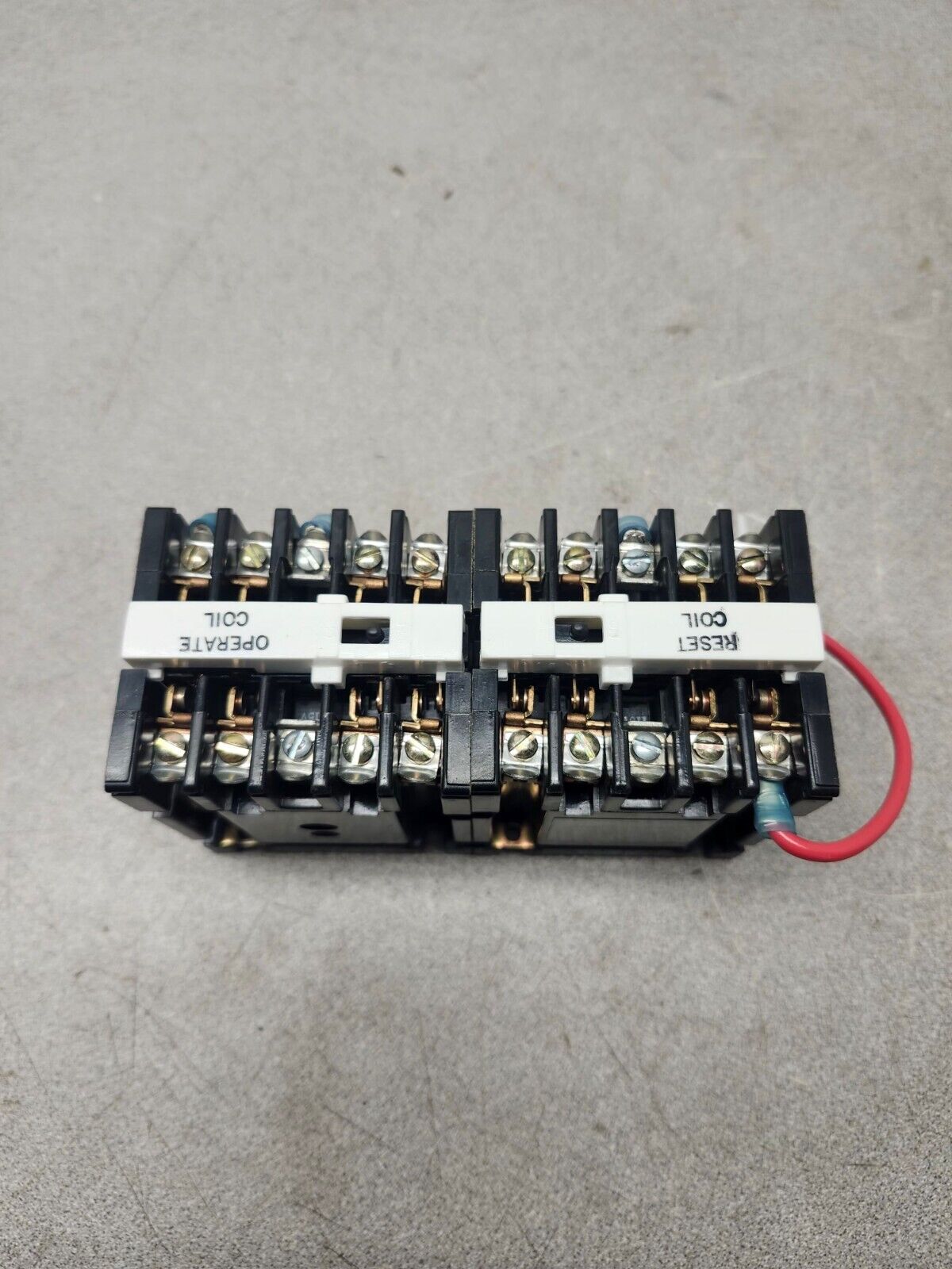 NEW NO BOX GE INDUSTRIAL RELAY LATCHET CR120C24802