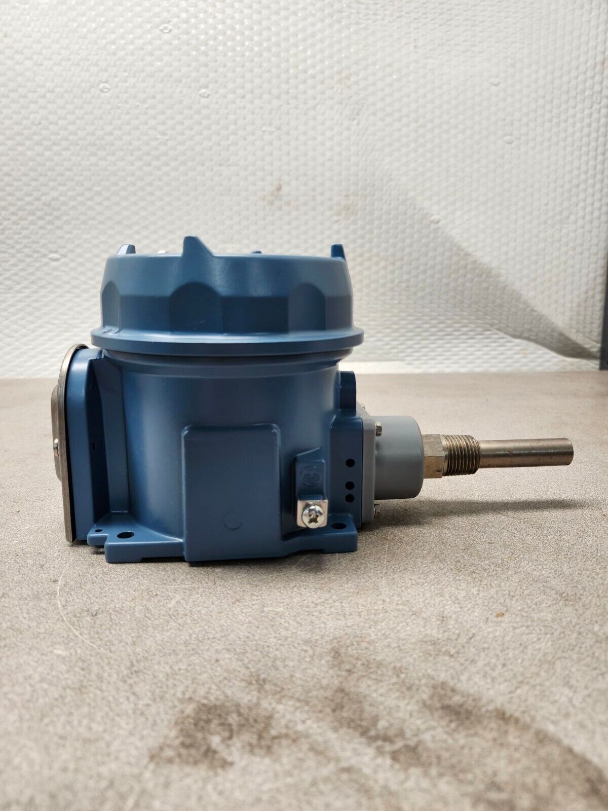 NEW IN BOX UNITED ELECTRIC TEMPERATURE SWITCH B121-120