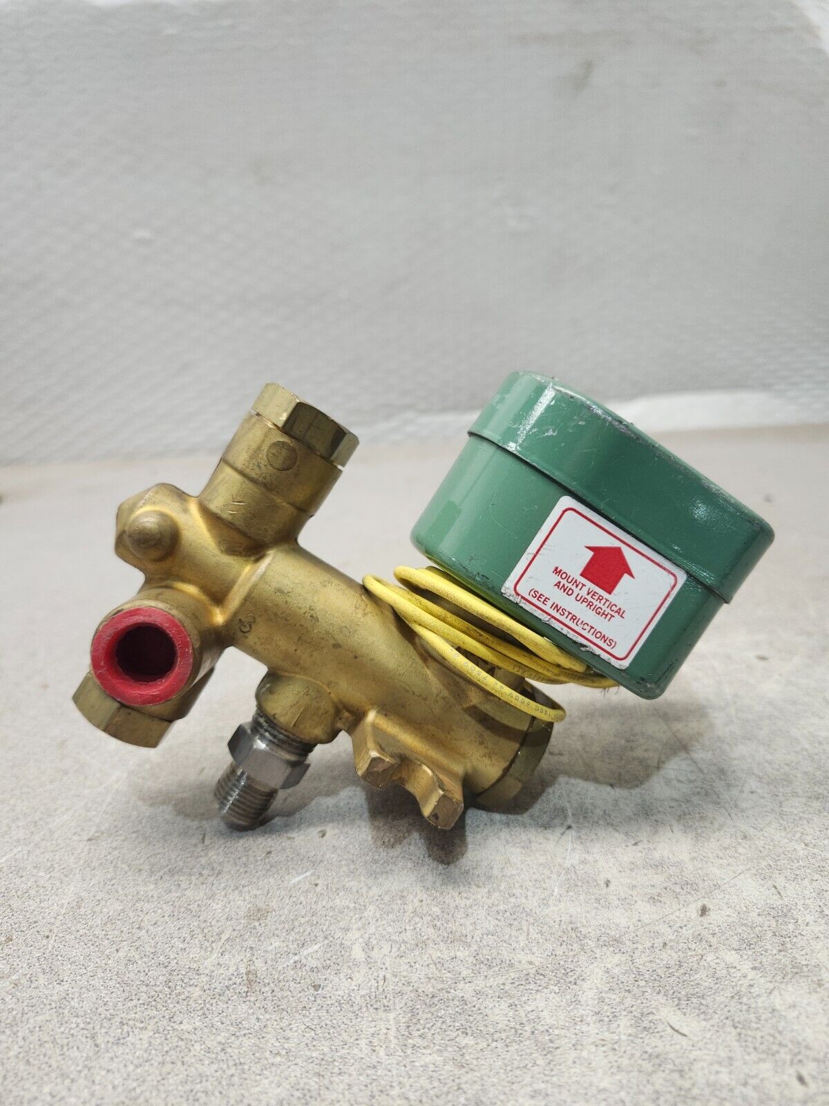 NEW NO BOX ASCO Solenoid Valve 3/8'' 120V/60HZ HB8300A82U