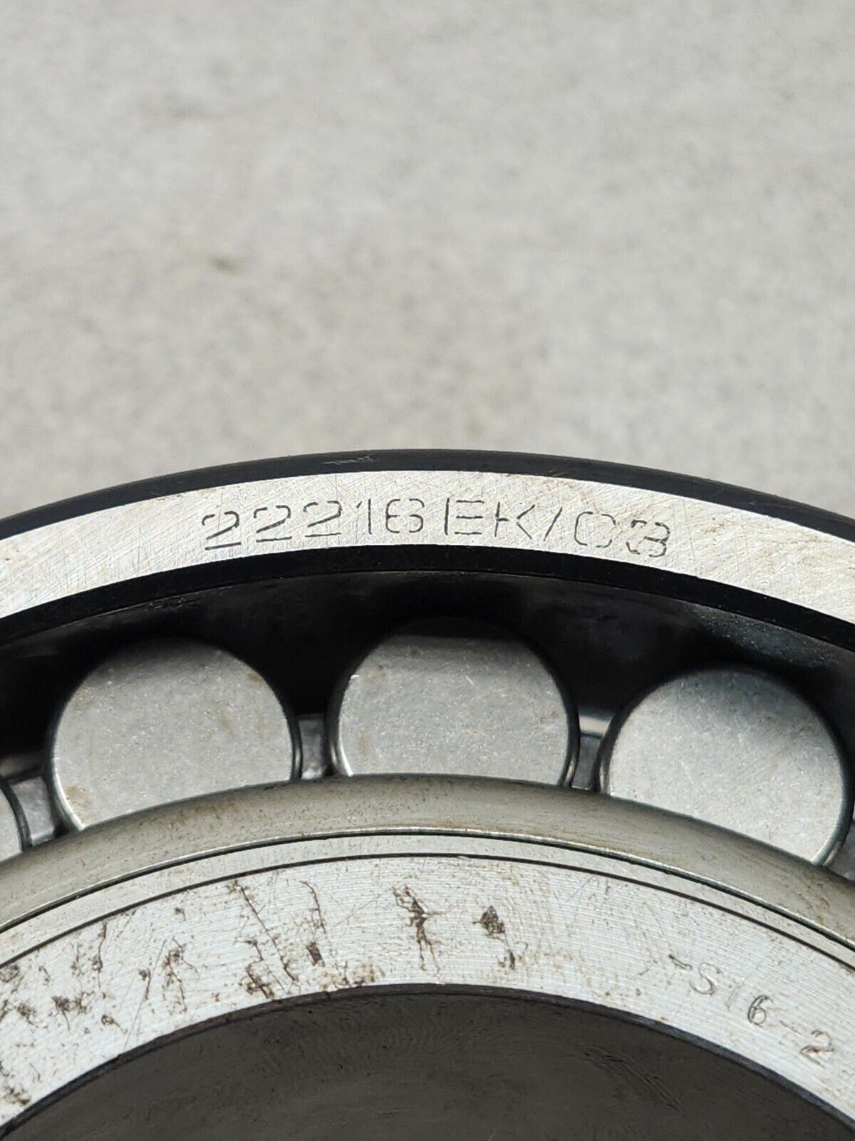 NEW NO BOX SKF BEARING 22216EK/C3 W/ S16-2-11/16 ADAPTER