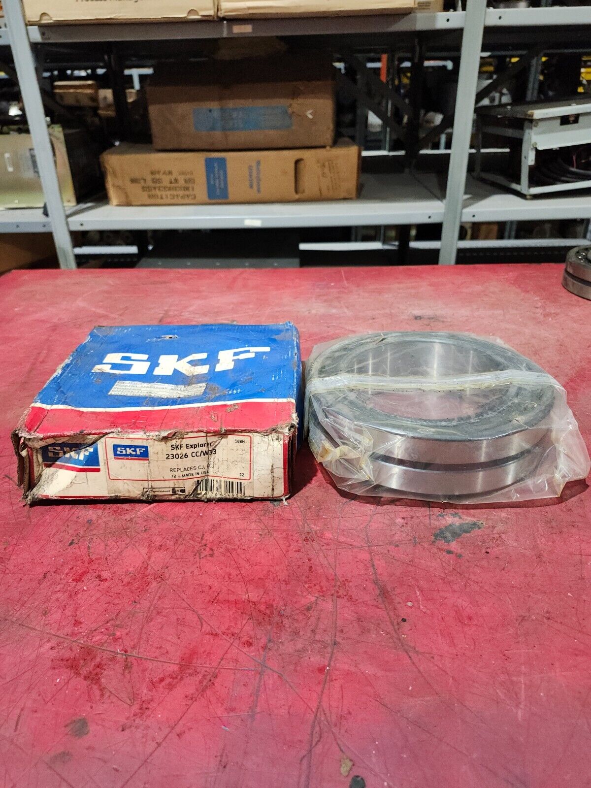 NEW IN BOX SKF Spherical Roller Bearing 23026 CC/W33