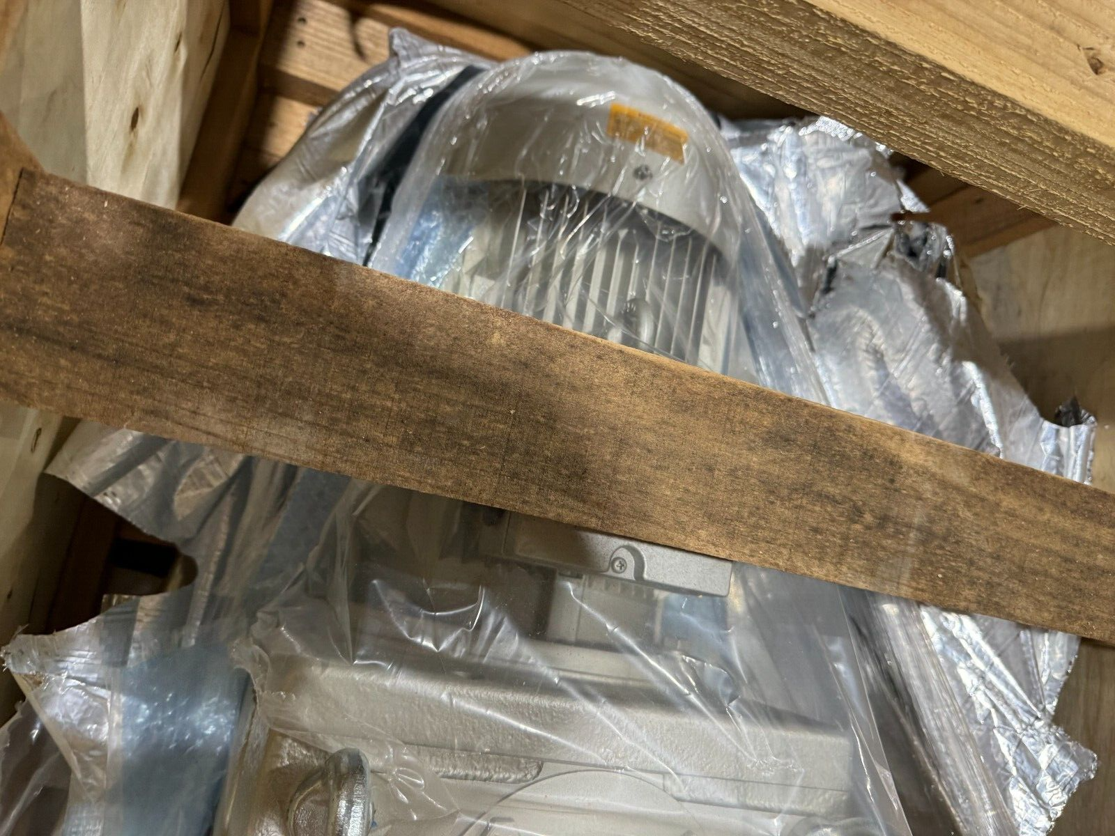 NEW ULVAC OIL ROTARY VACUUM PUMP VS2401 WITH MOTOR YTP7500-4H03A