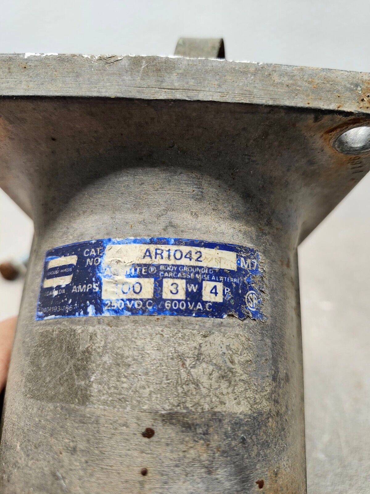 USED NO BOX Crouse Hinds Pin And Sleeve AR1042