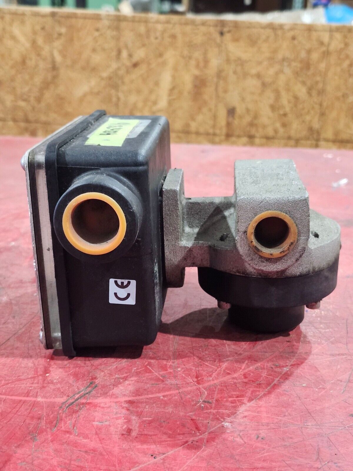 NEW NO BOX UFM UNIVERSAL FLOW MONITOR 04GM-4-500V.9-A1WR