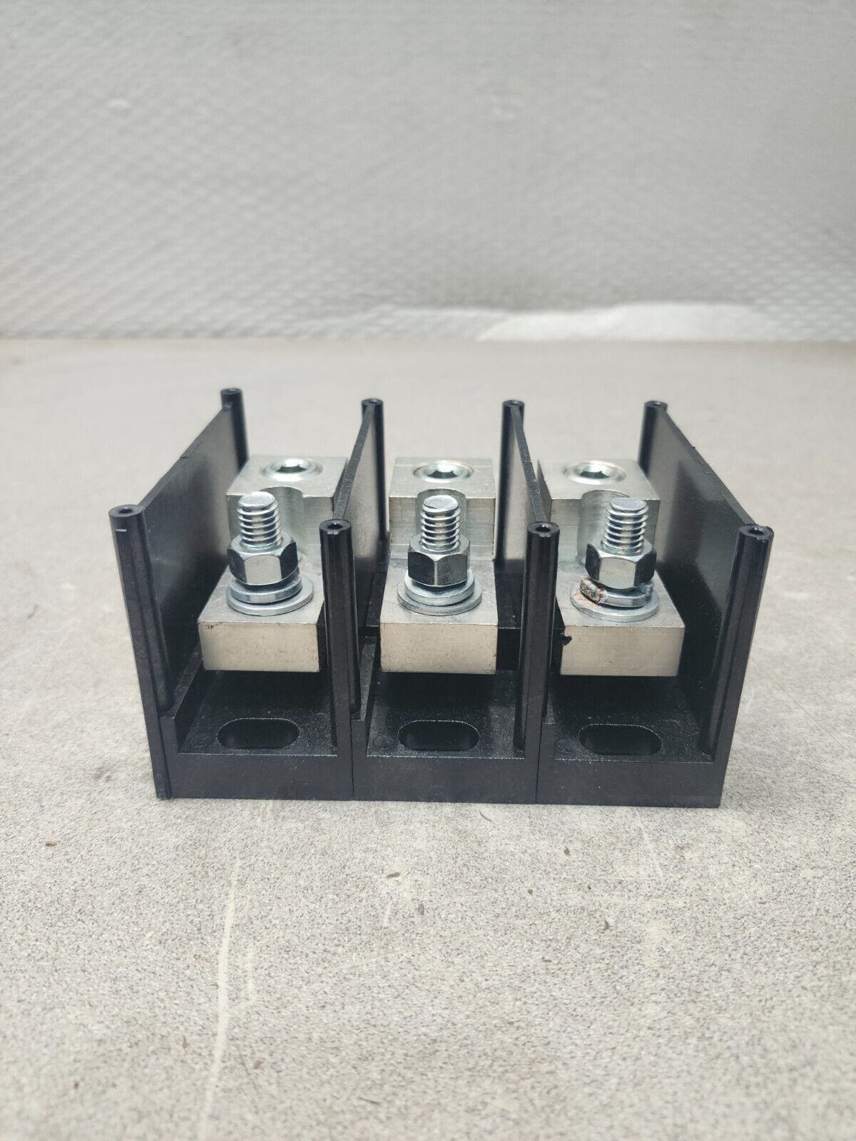 NEW IN BOX FERRAZ SHAWMUT COPPER POWER DISTRIBUTION BLOCK 66253