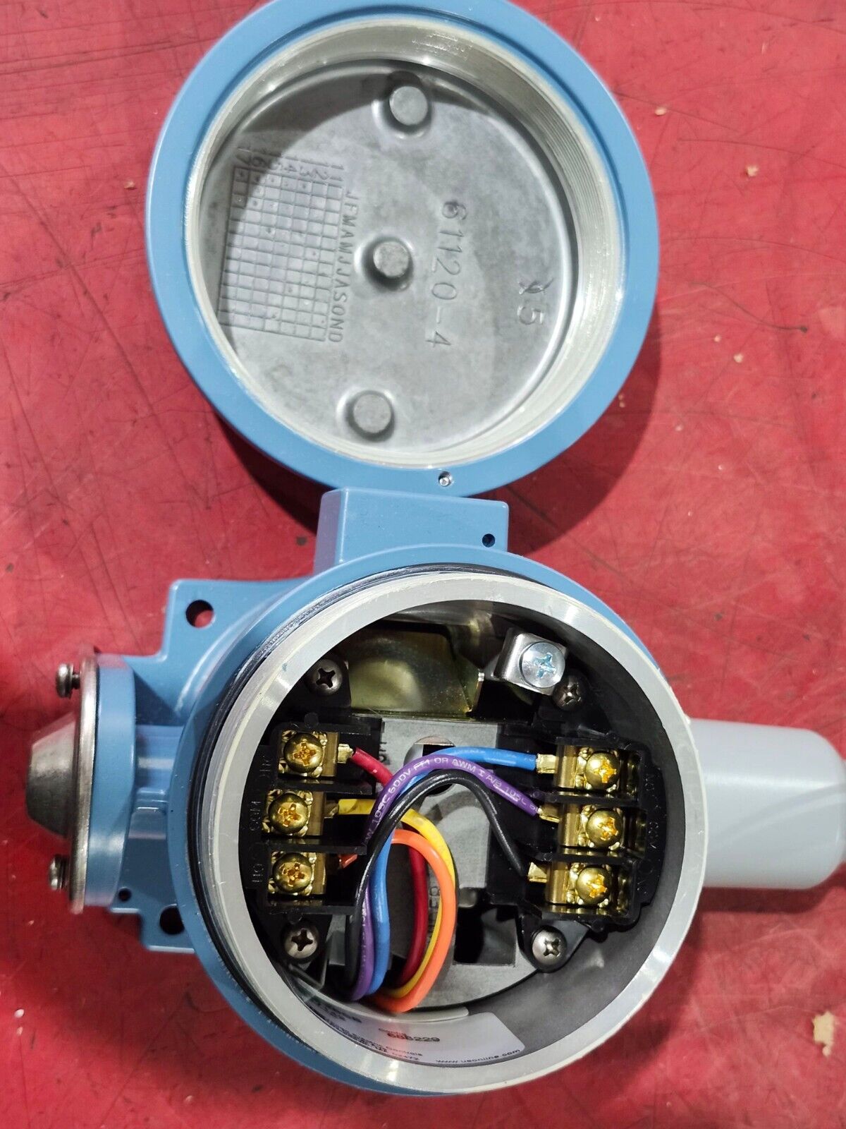 NEW IN BOX UNITED ELECTRIC CONTROLS TEMPERATURE SWITCH E122-2BSB