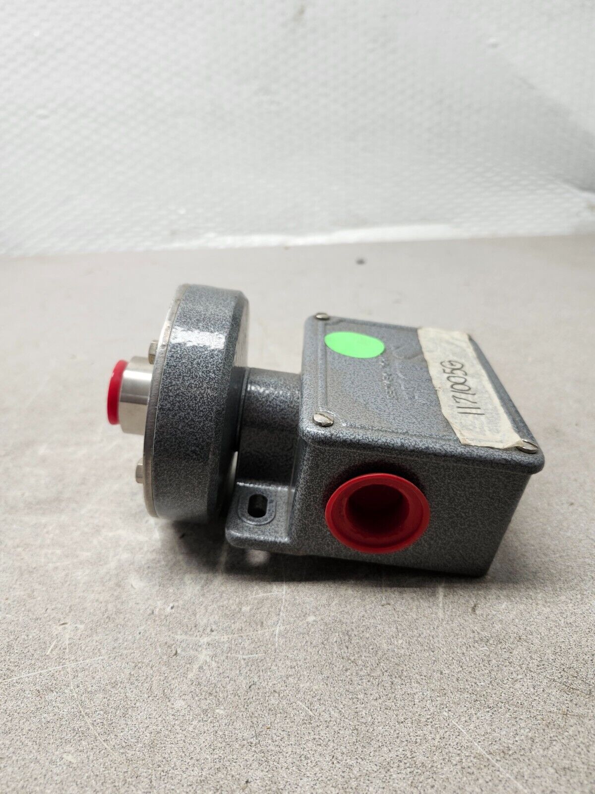 NEW NO BOX SOR Pressure Switch 200PSI 40-0-40 IN WC 52NN-K117-M2-C2A-TT