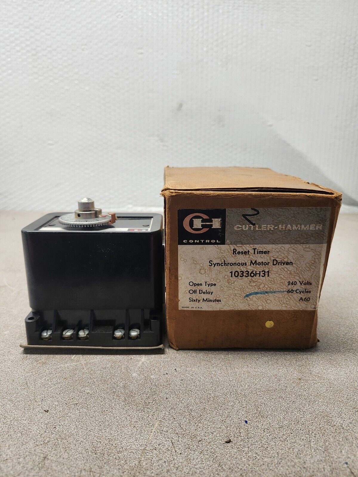 NEW WITH BOX CUTLER HAMMER REST TIMER SYNCHRONOUS MOTOR DRIVEN 10336H31