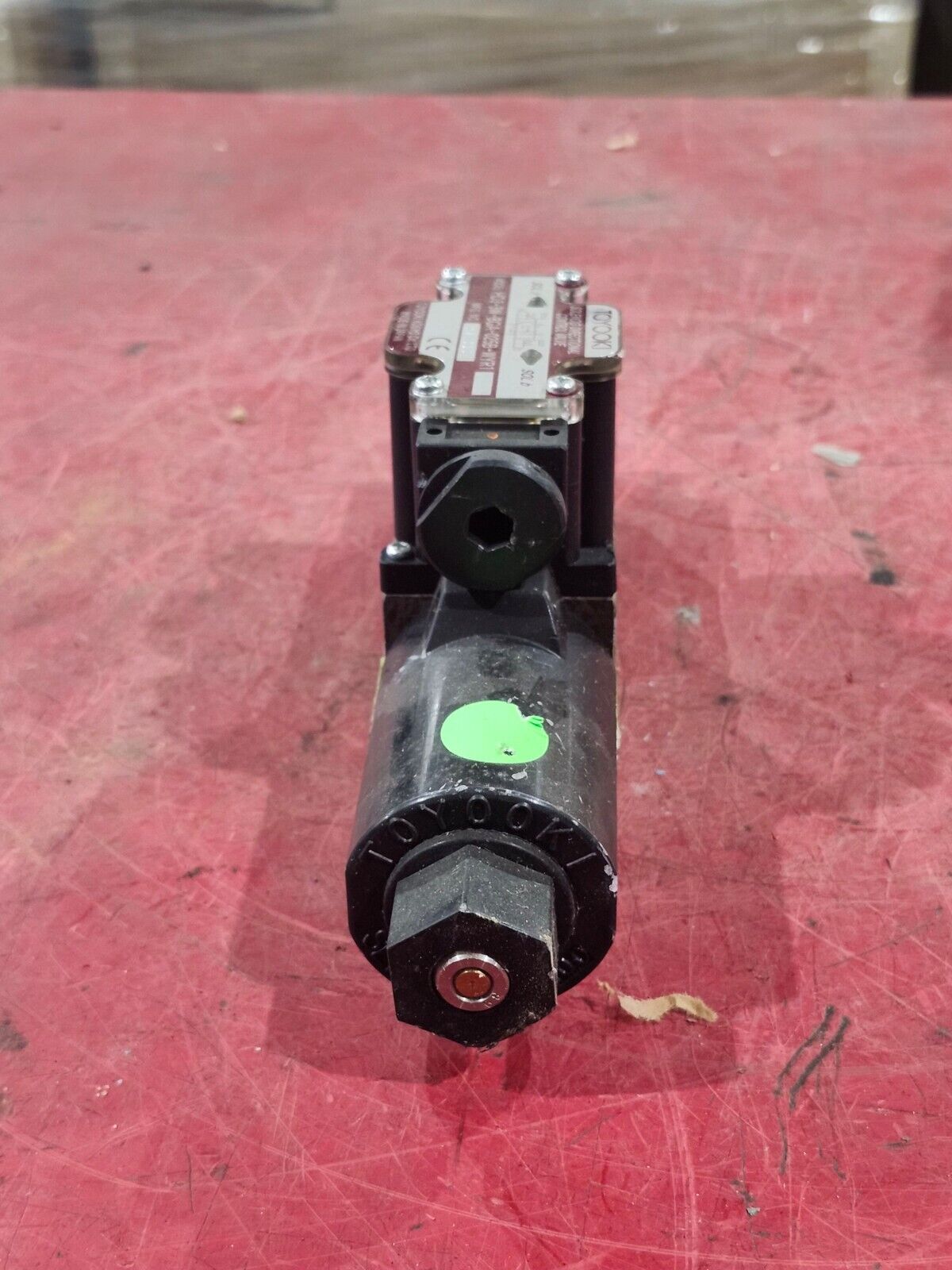 NEW NO BOX TOYOOKI SOLENOID DIRECTIONAL CONTROL VALVE HD3-3W-BGA-025B-WYR1