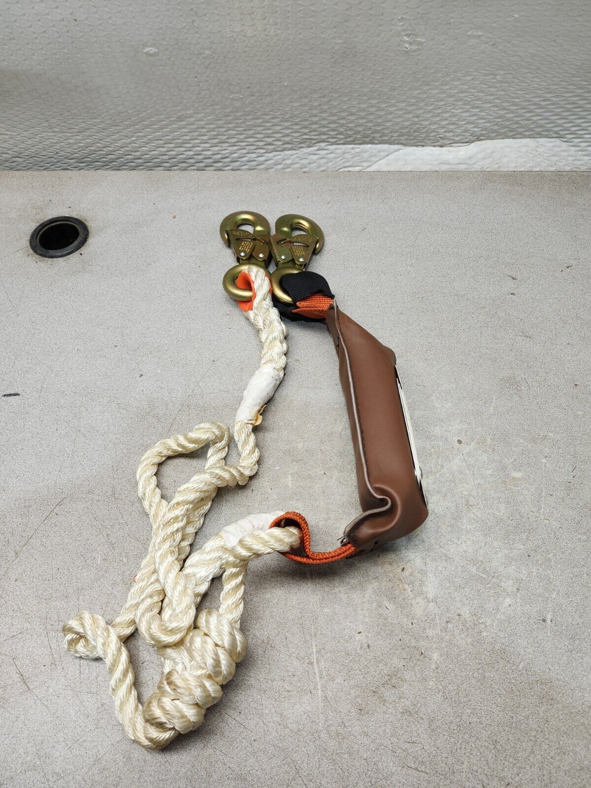 NEW IN BOX NORTH SAF-T-CLIMB FALL PREVENTION SYSTEM Medium 728-200-001