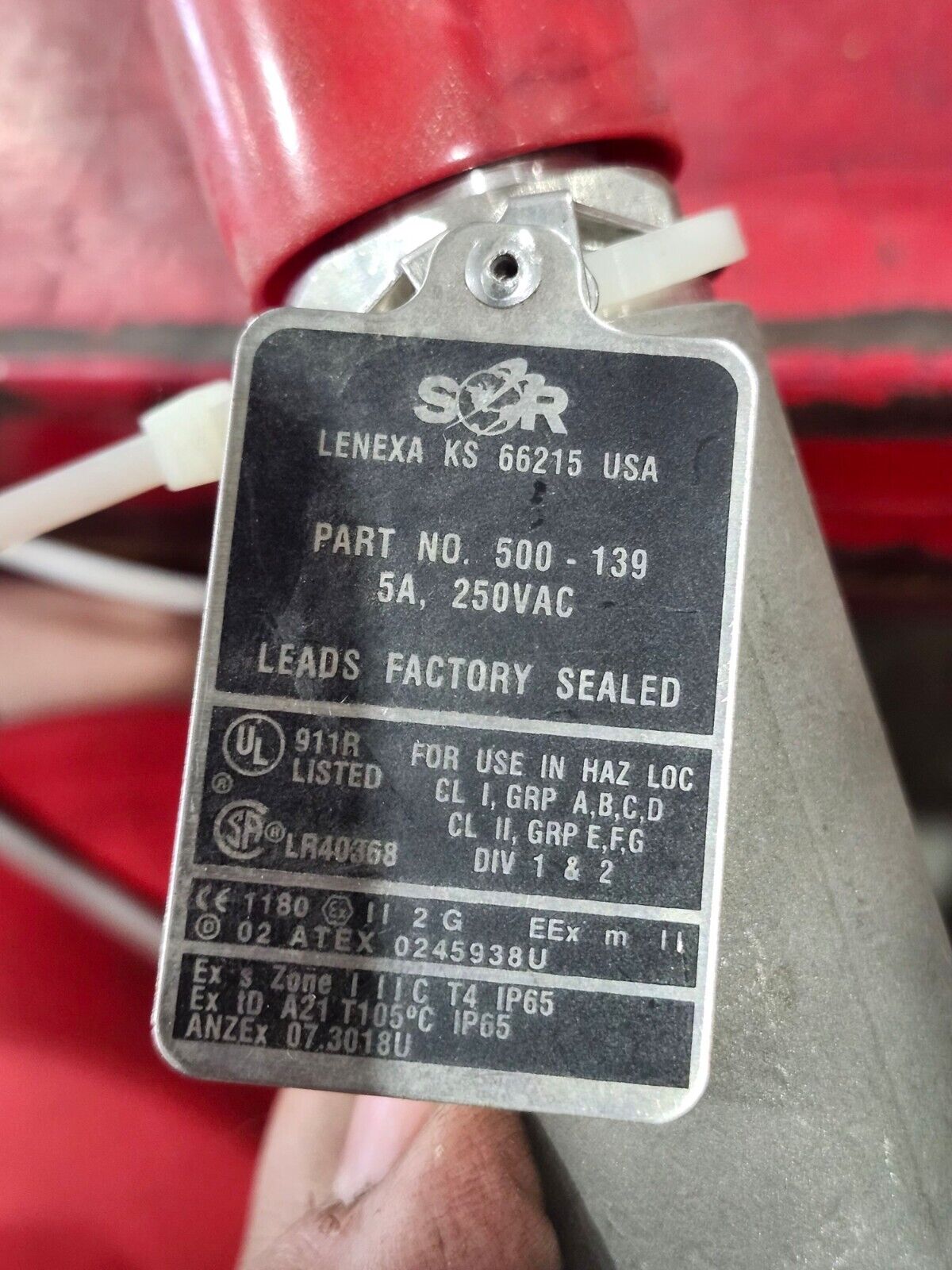 NEW SOR 500-139 TEMPERATURE SWITCH 203AH-EF105-U9-C7A-TT