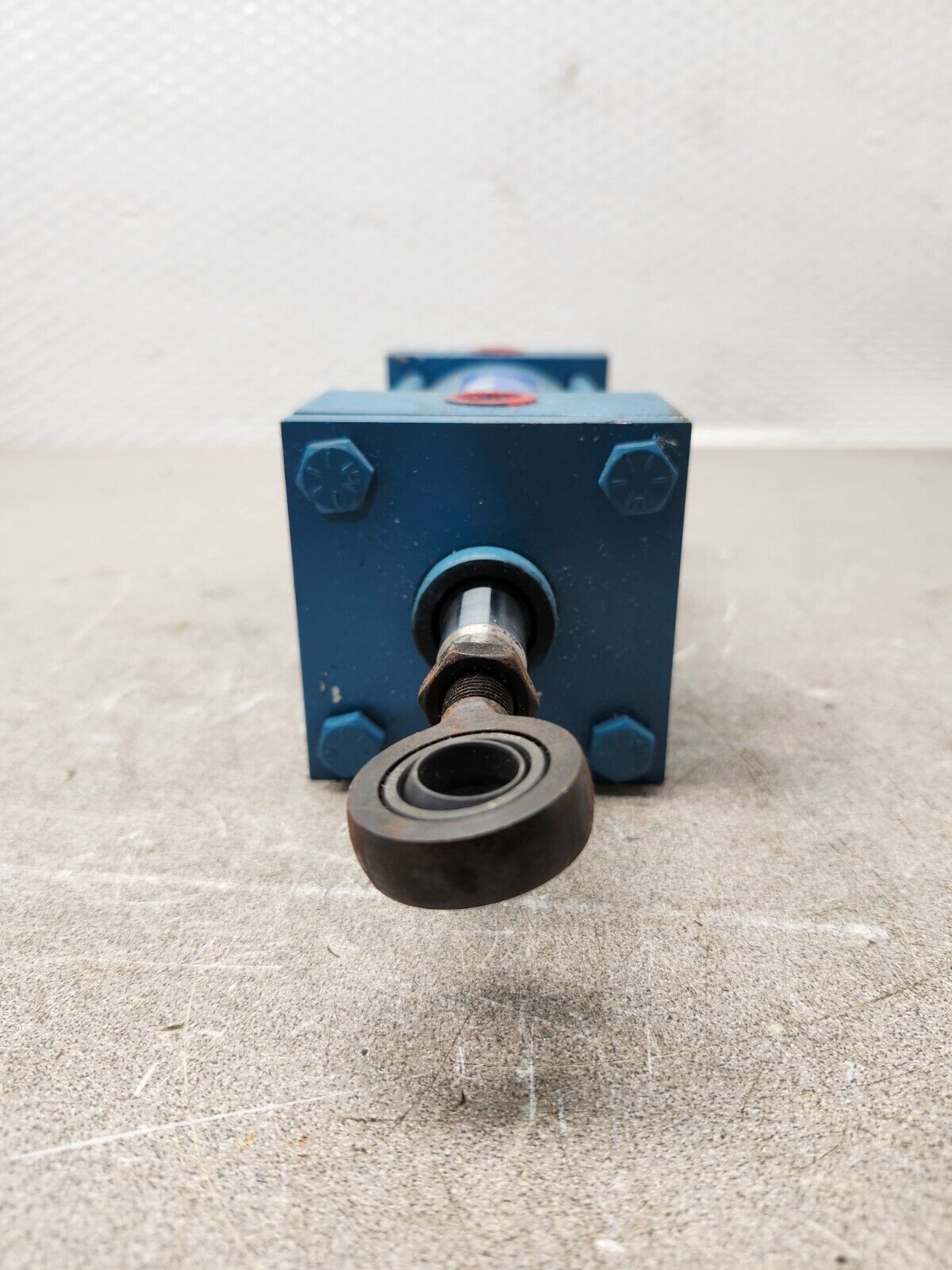 NEW NO BOX Vickers Hydraulic Pump Ram Cylinder 250 PSI, J135,TE1OEAAA1AATH915