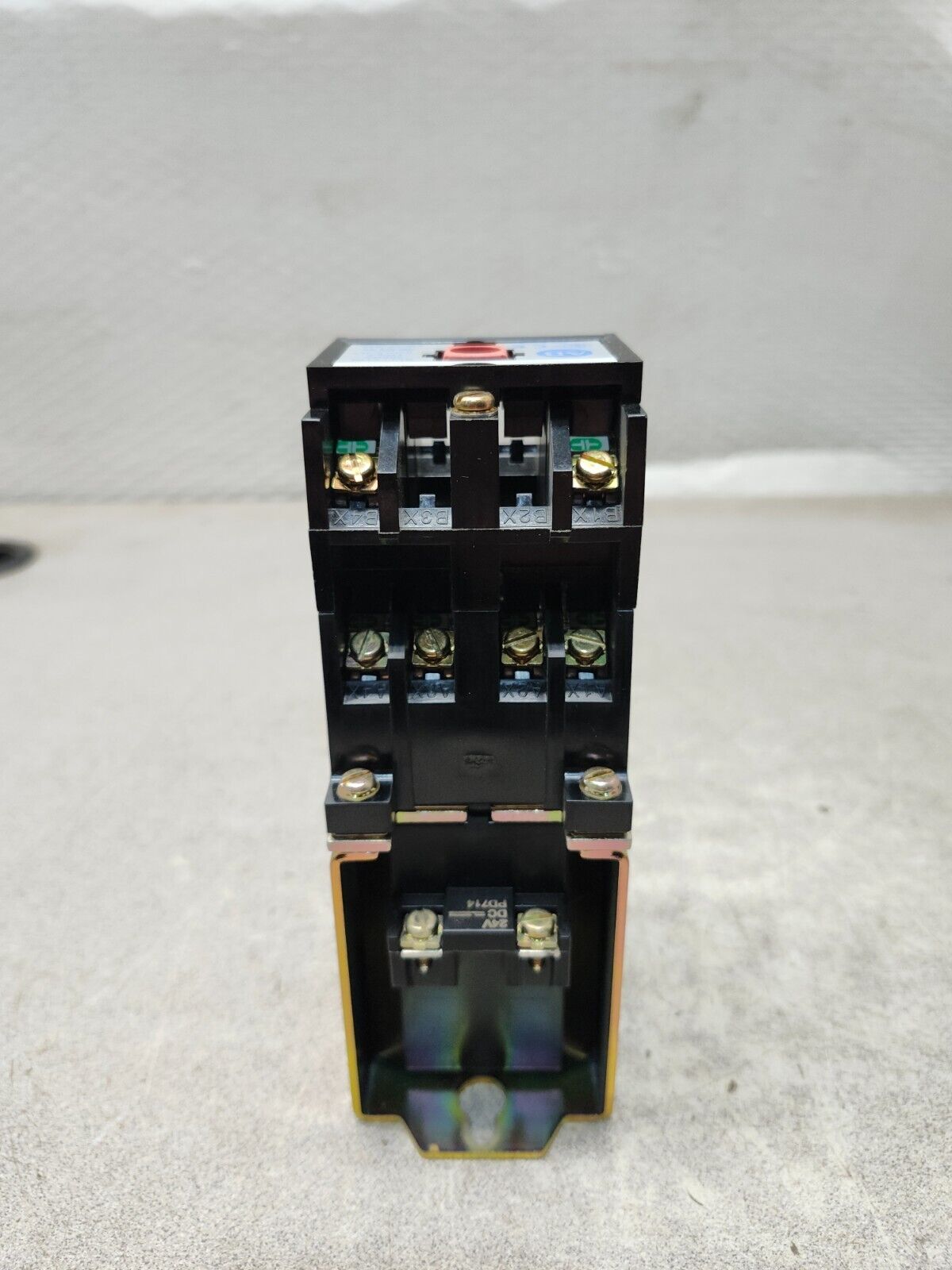 NEW IN BOX Allen Bradley Control Relay TYPE P 700DC-P600Z24